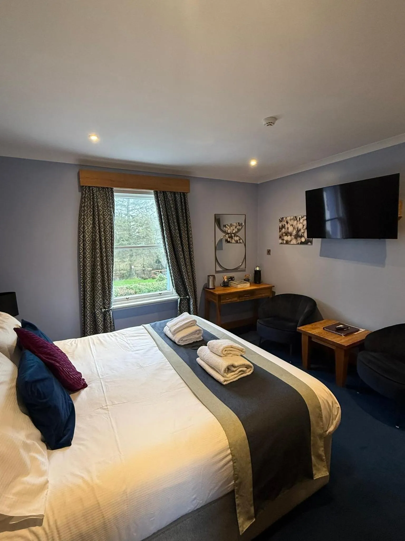 Bed in The Ship Inn - Winner Best Hotel Experience 2024 Visit Scotland