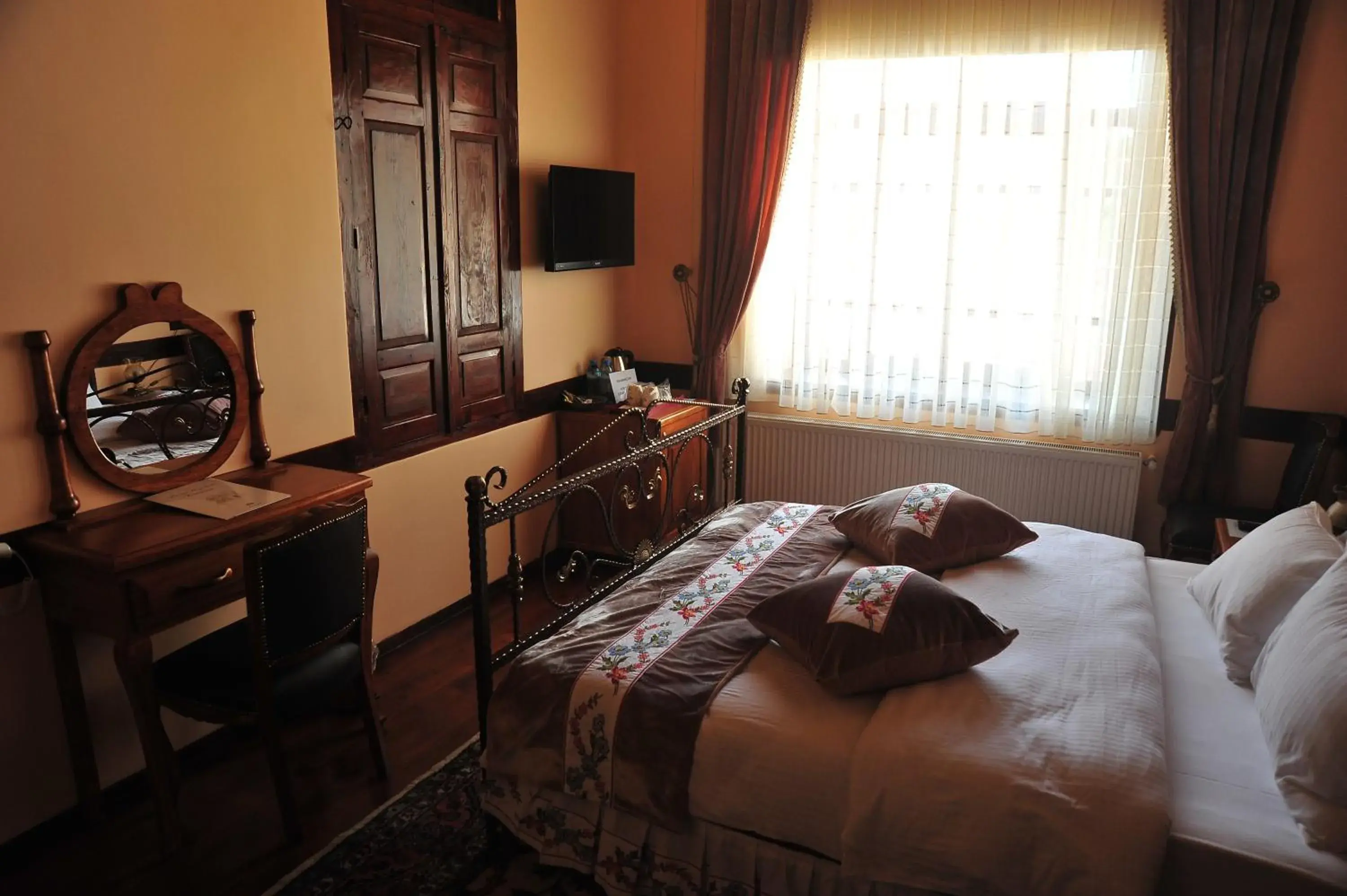 Decorative detail, Bed in Aksehir Butik Hotel-Hasan Muallim Konukevi Decorative detail, Bed in Aksehir Butik Hotel-Hasan Muallim Konukevi