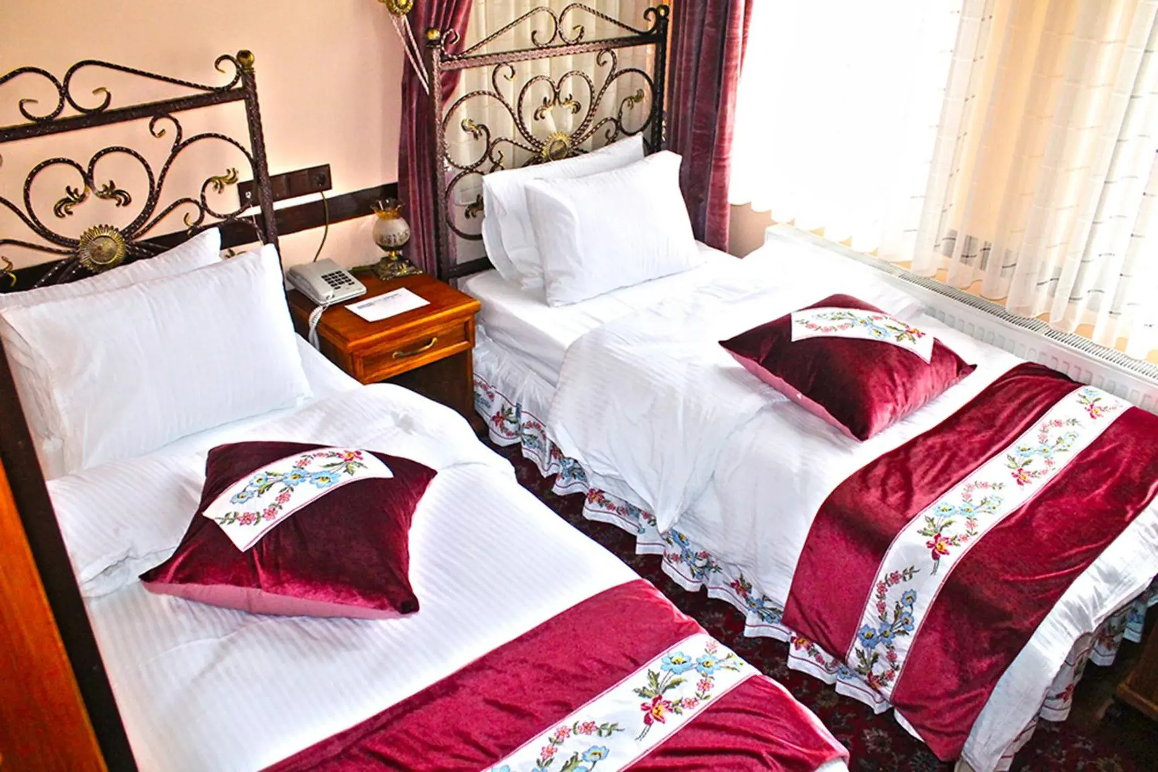 Large Double Room in Aksehir Butik Hotel-Hasan Muallim Konukevi Large Double Room in Aksehir Butik Hotel-Hasan Muallim Konukevi