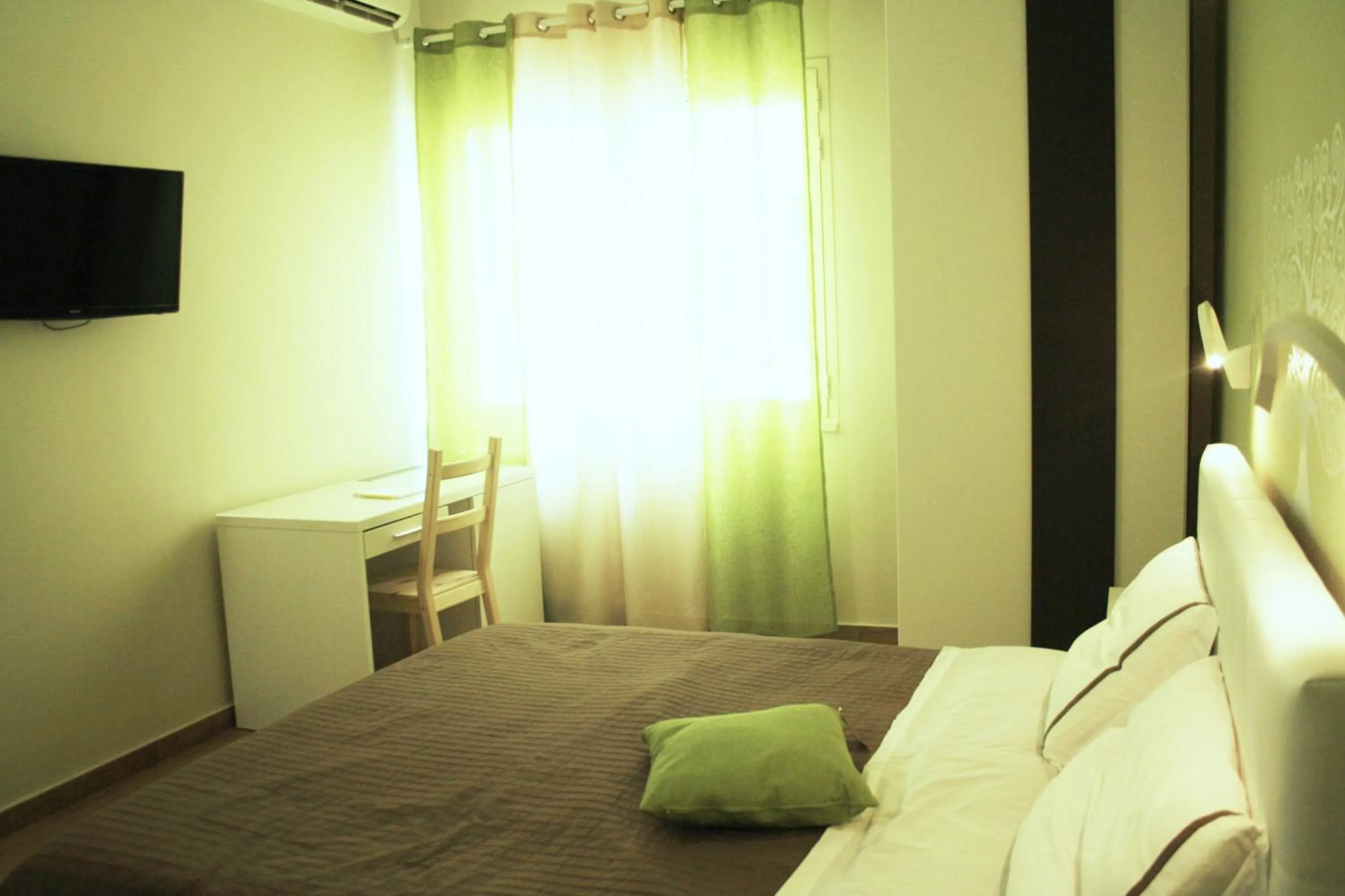 Photo of the whole room in San Andreas Suites