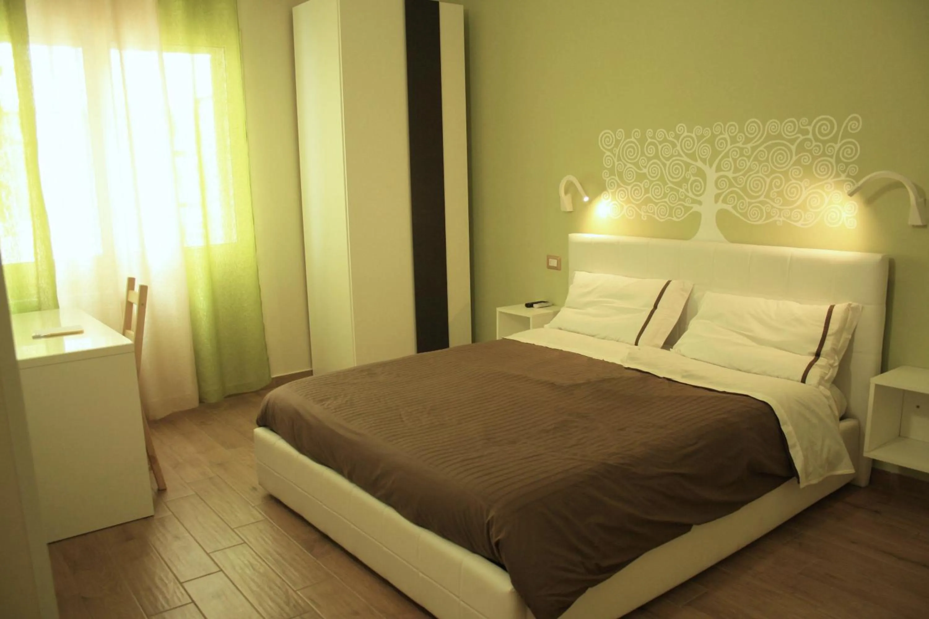 Photo of the whole room in San Andreas Suites