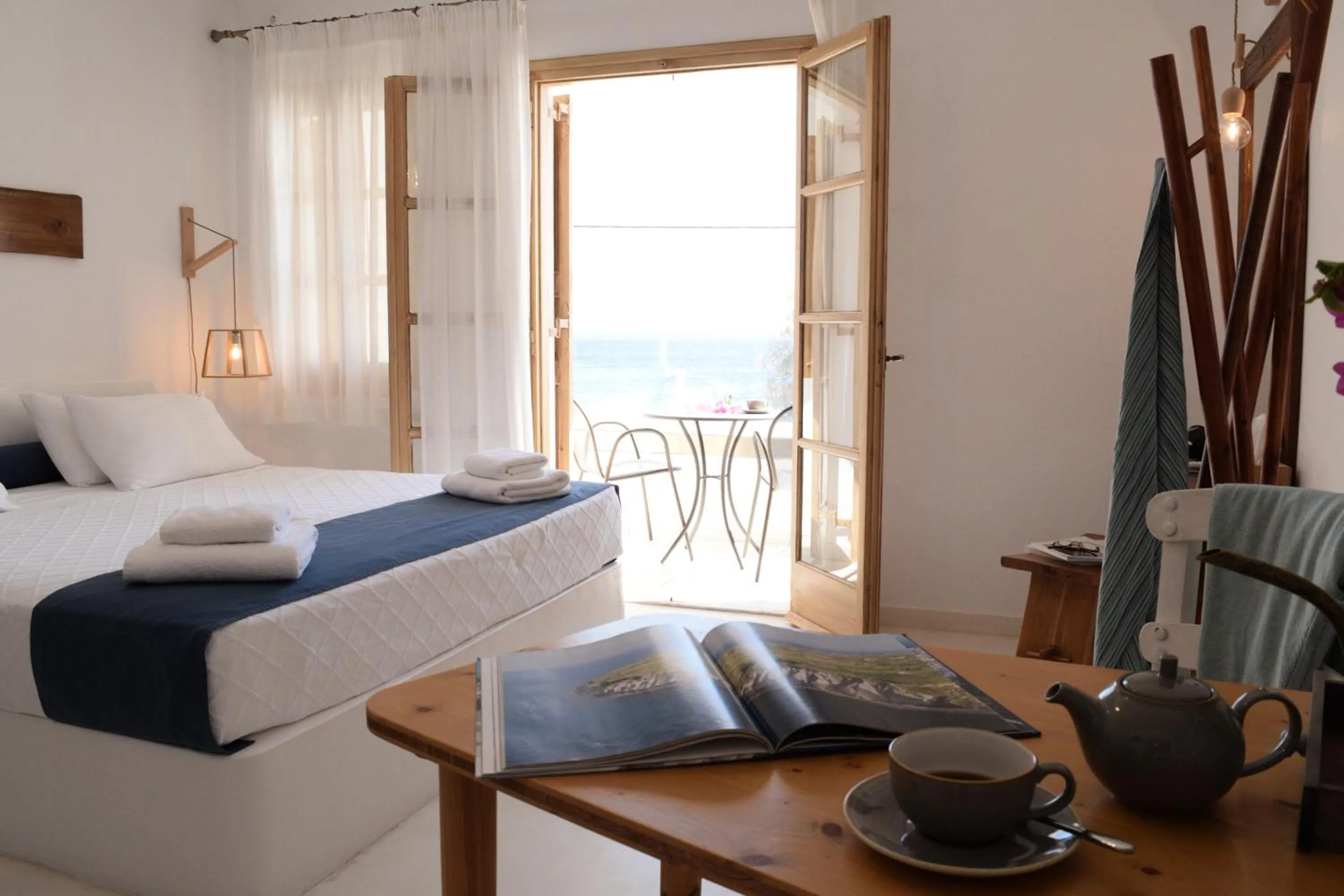 Photo of the whole room, Bed in Santorini Crystal Blue Boutique Hotel