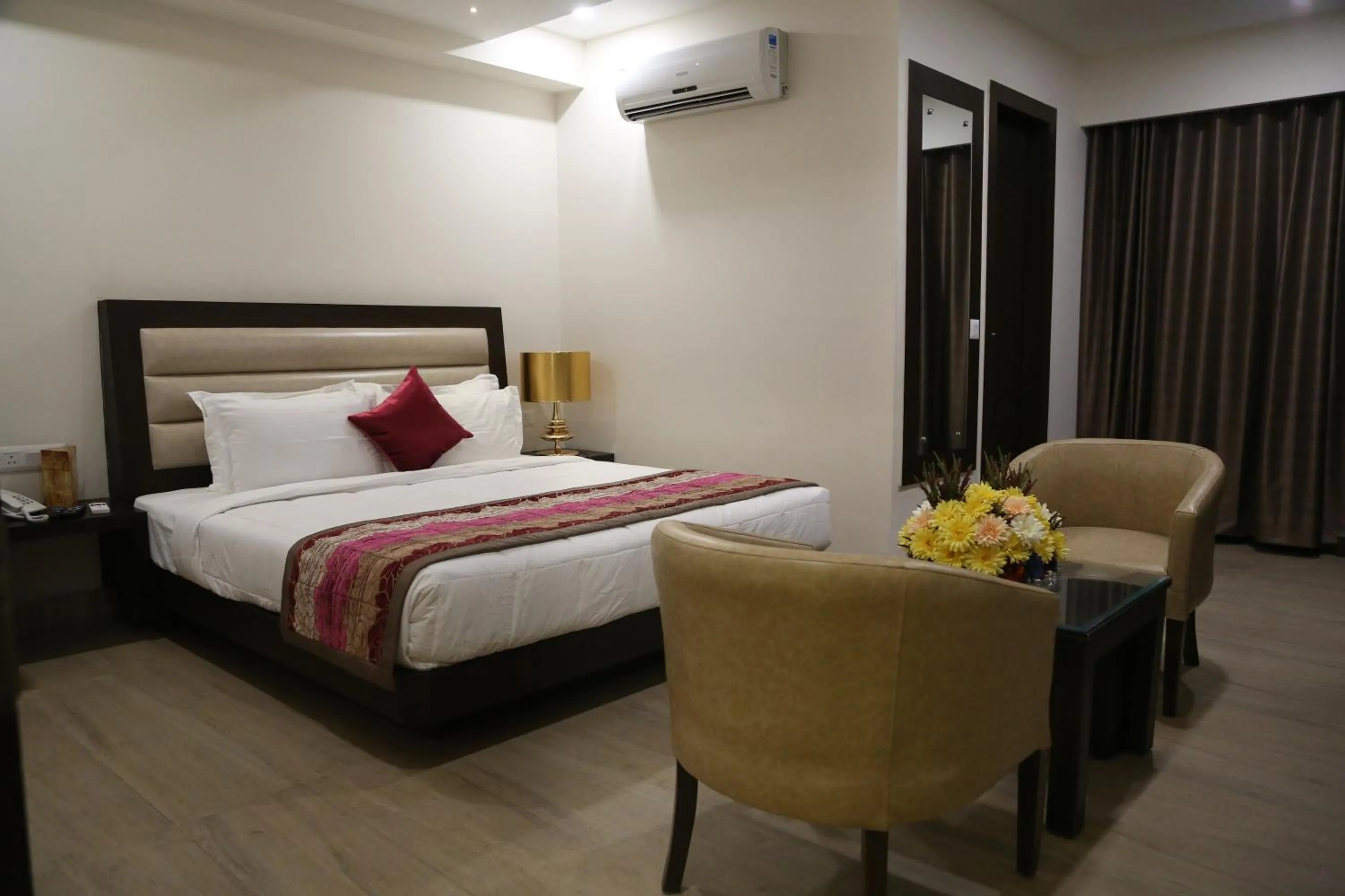 Bedroom, Bed in Hotel Central Palace