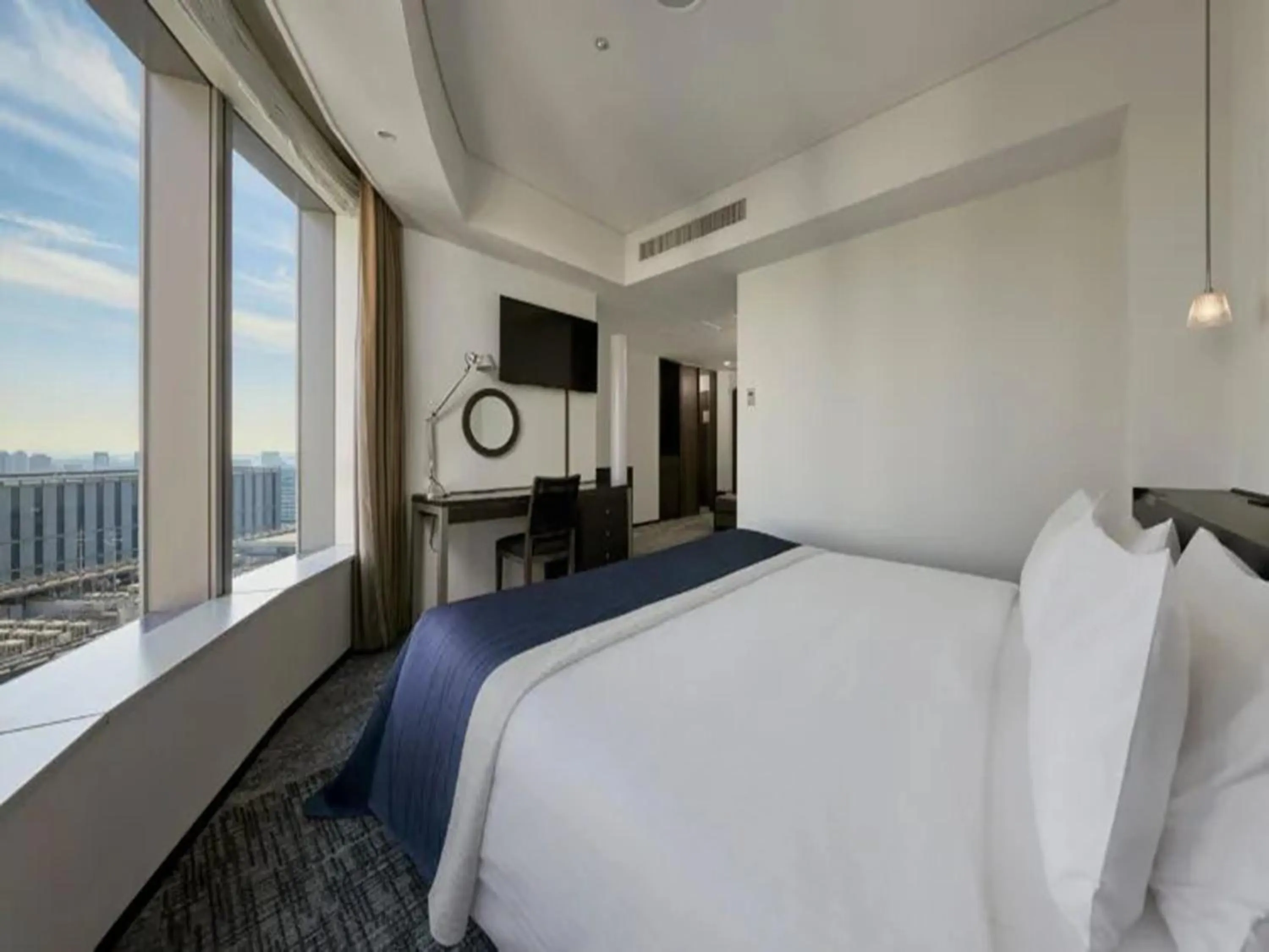 Photo of the whole room, Bed in Park Hotel Tokyo