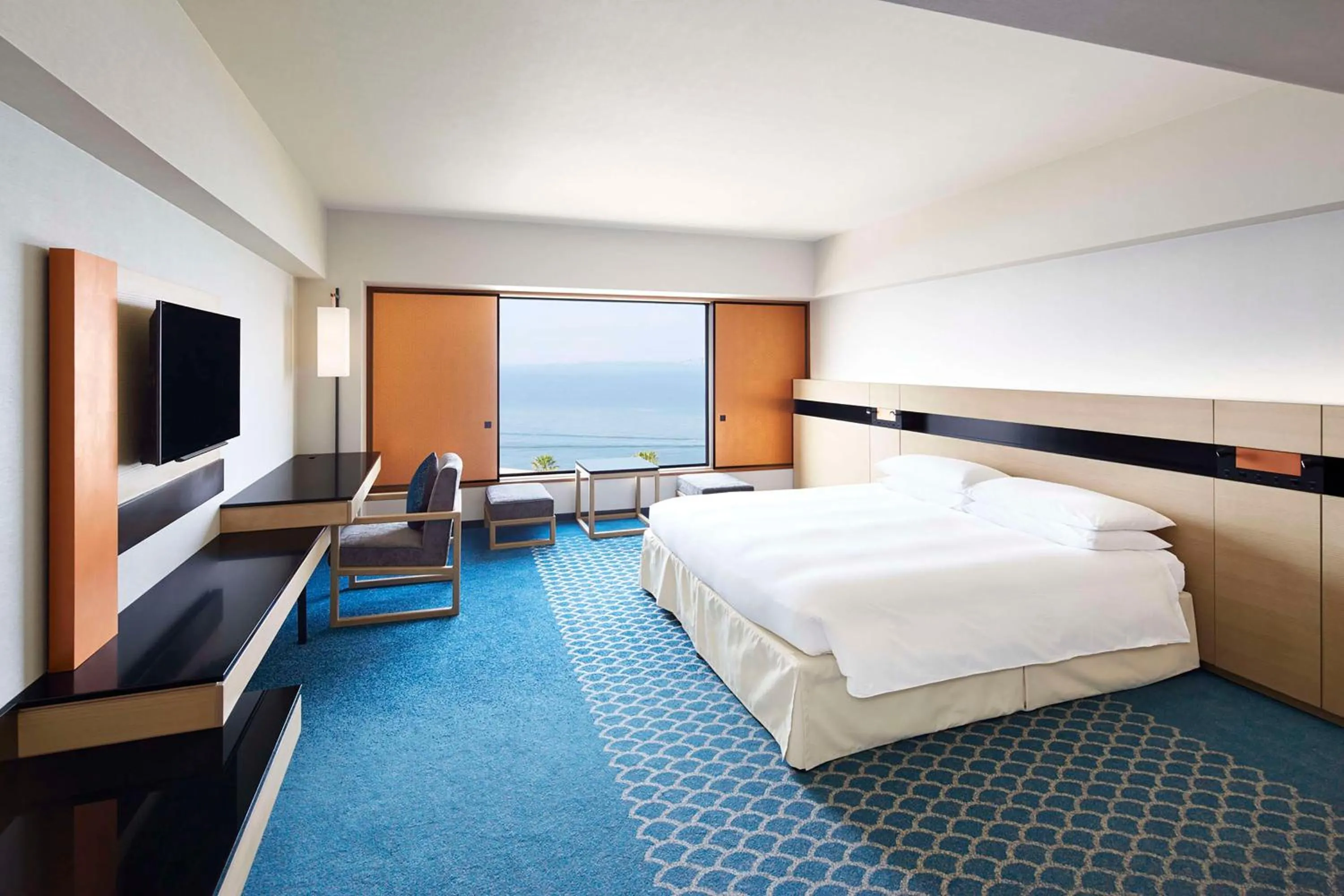 Bed in Hilton Tokyo Bay