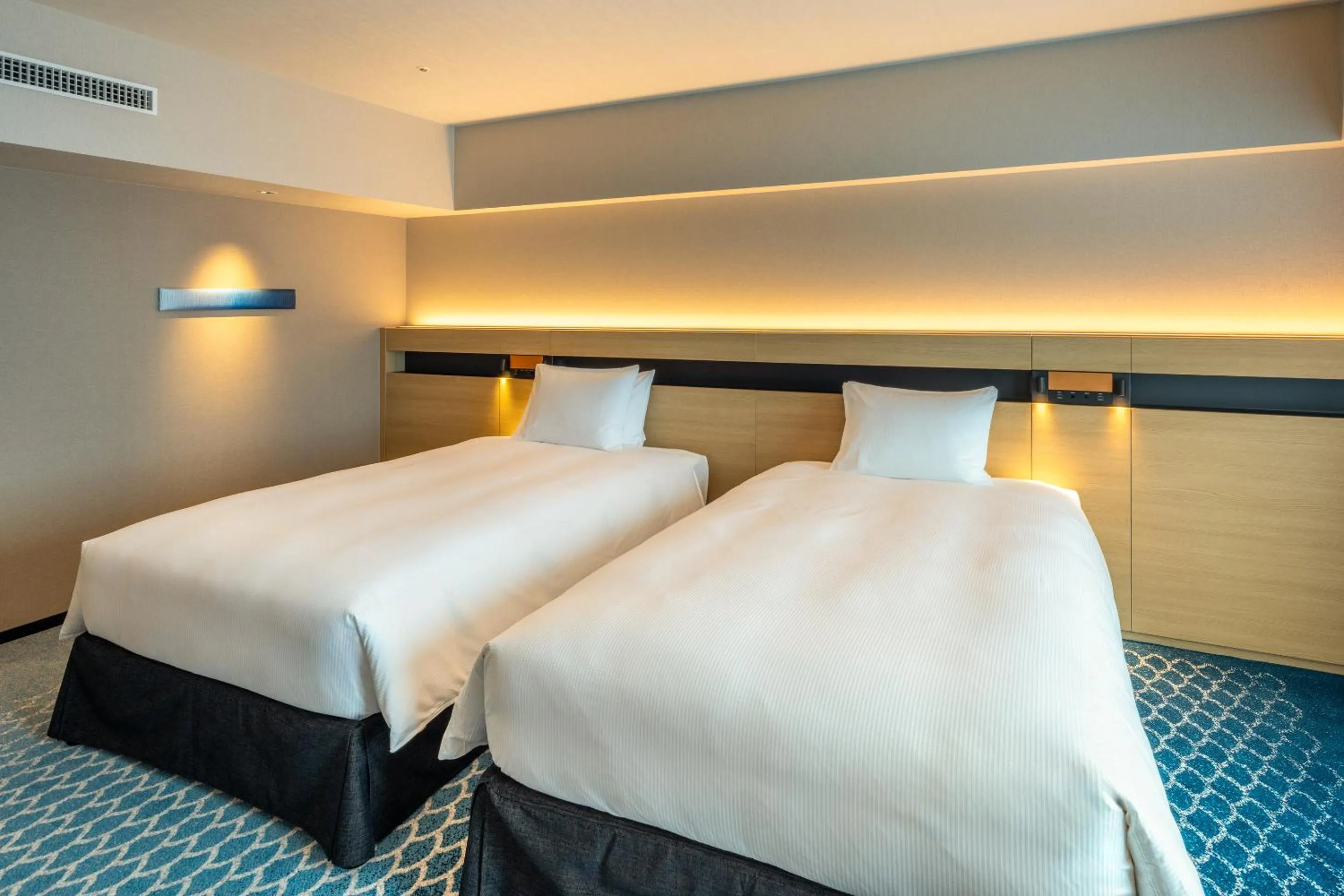 Bed in Hilton Tokyo Bay