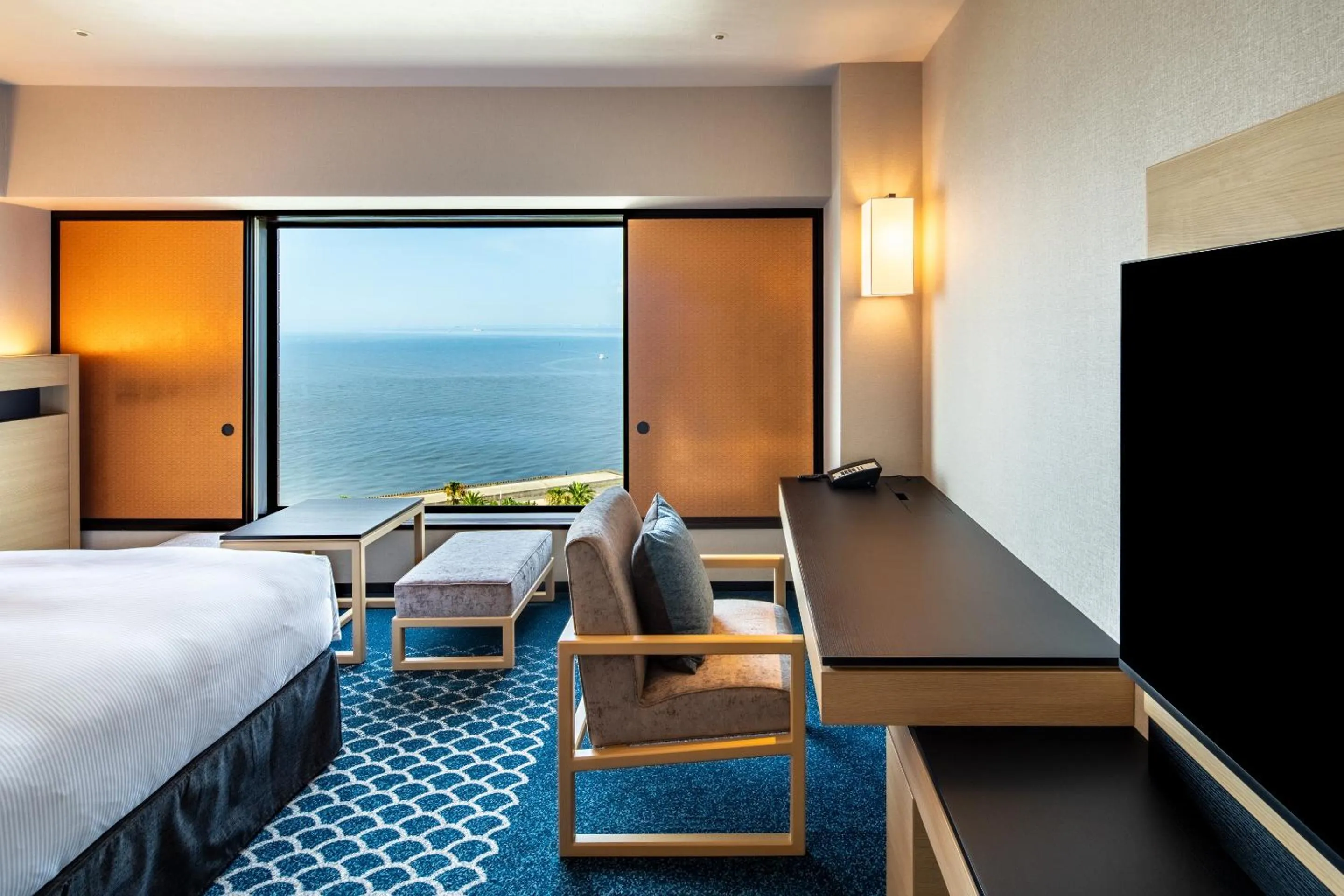 Sea view, Bed in Hilton Tokyo Bay