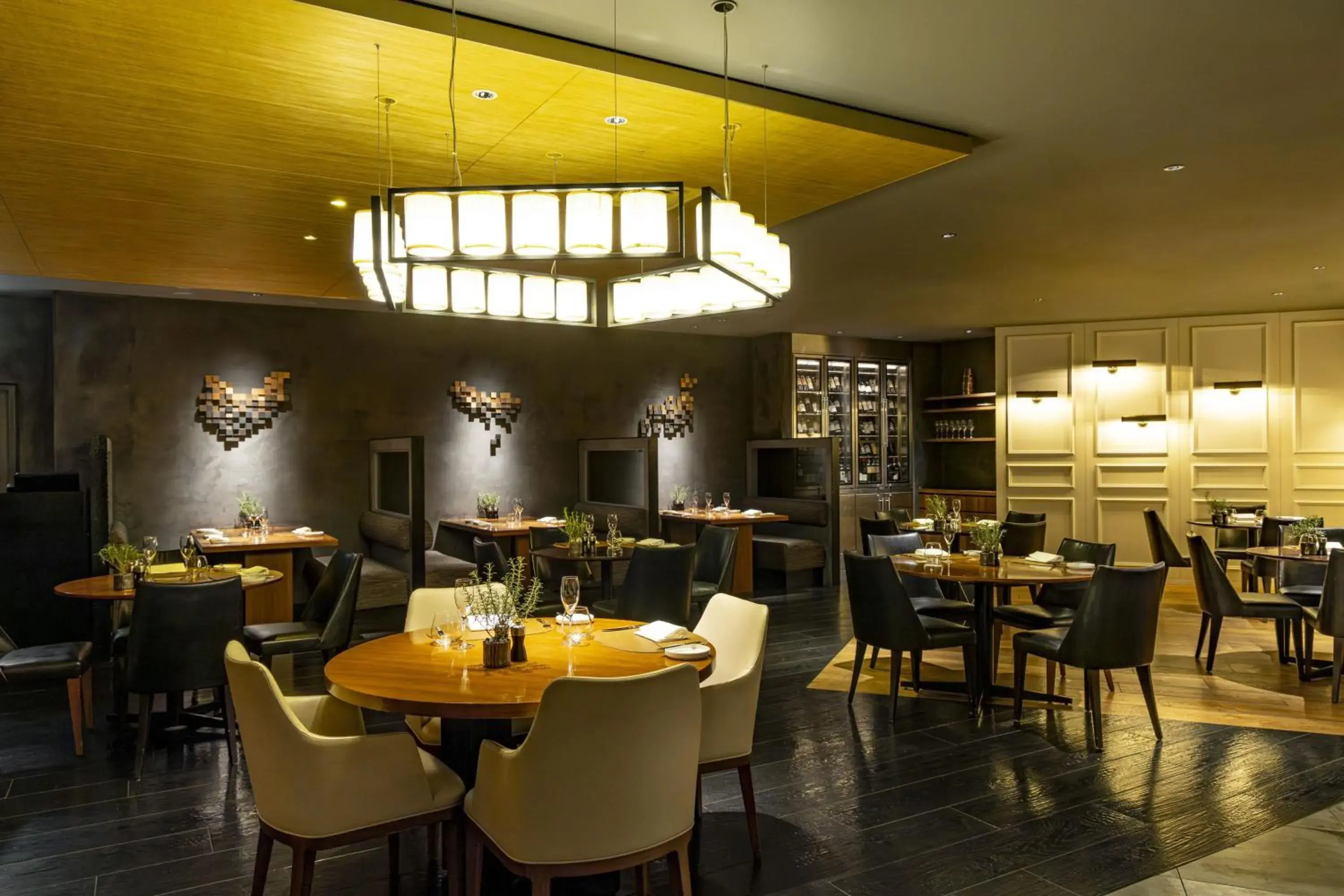 Restaurant/places to eat in Hilton Tokyo Hotel Restaurant/places to eat in Hilton Tokyo Hotel