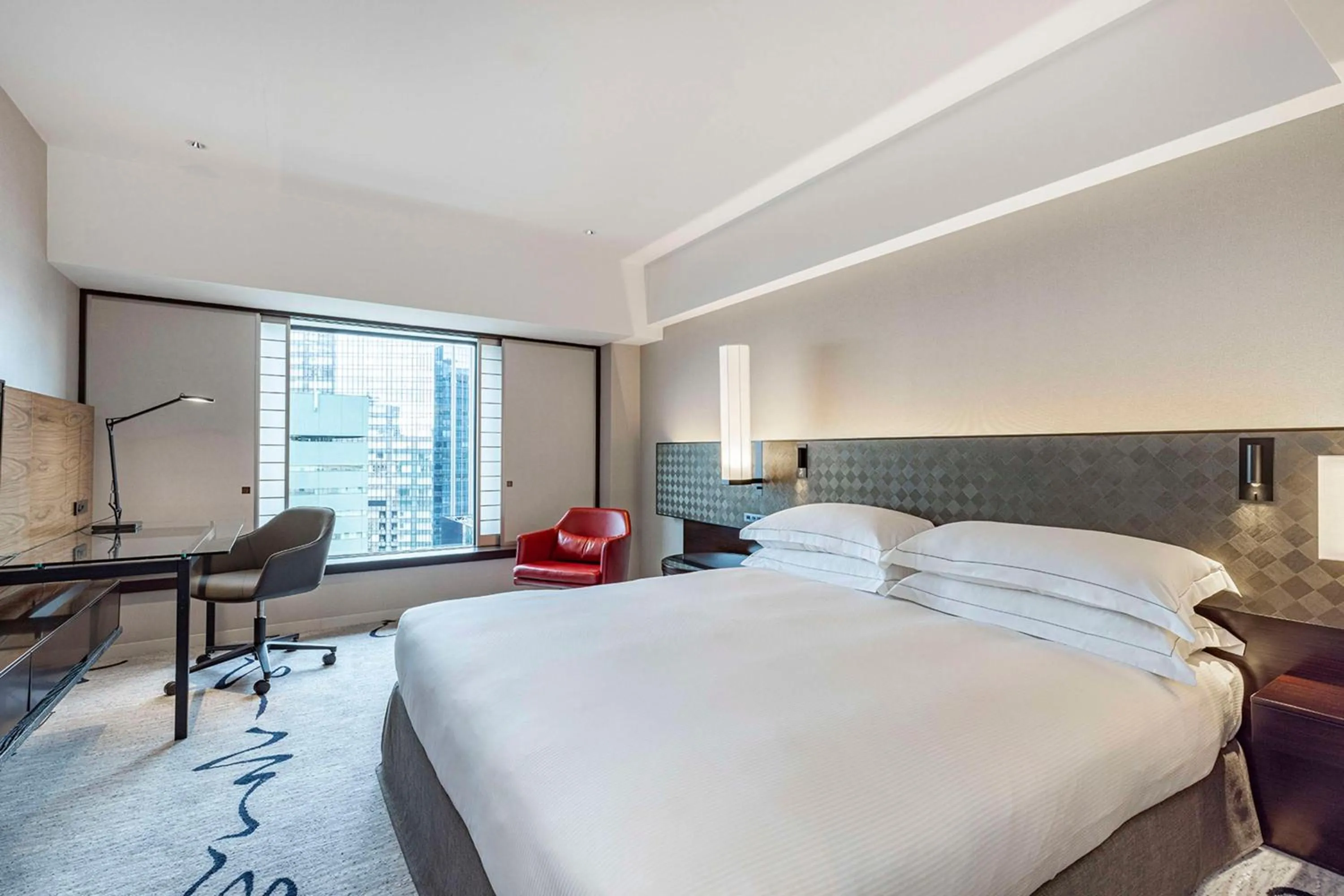 Bedroom, Bed in Hilton Tokyo Hotel