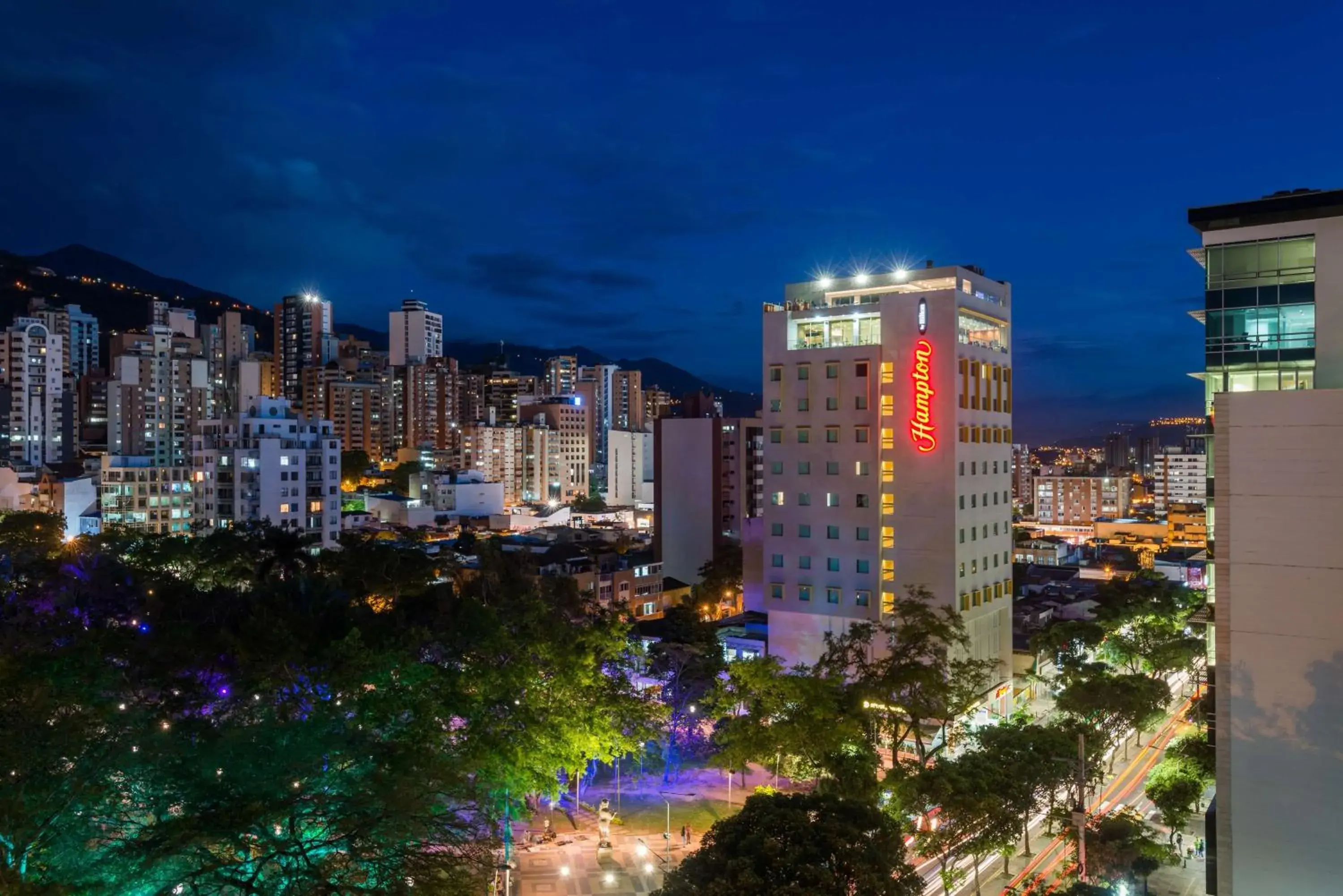 Property building in Hampton By Hilton Bucaramanga Property building in Hampton By Hilton Bucaramanga