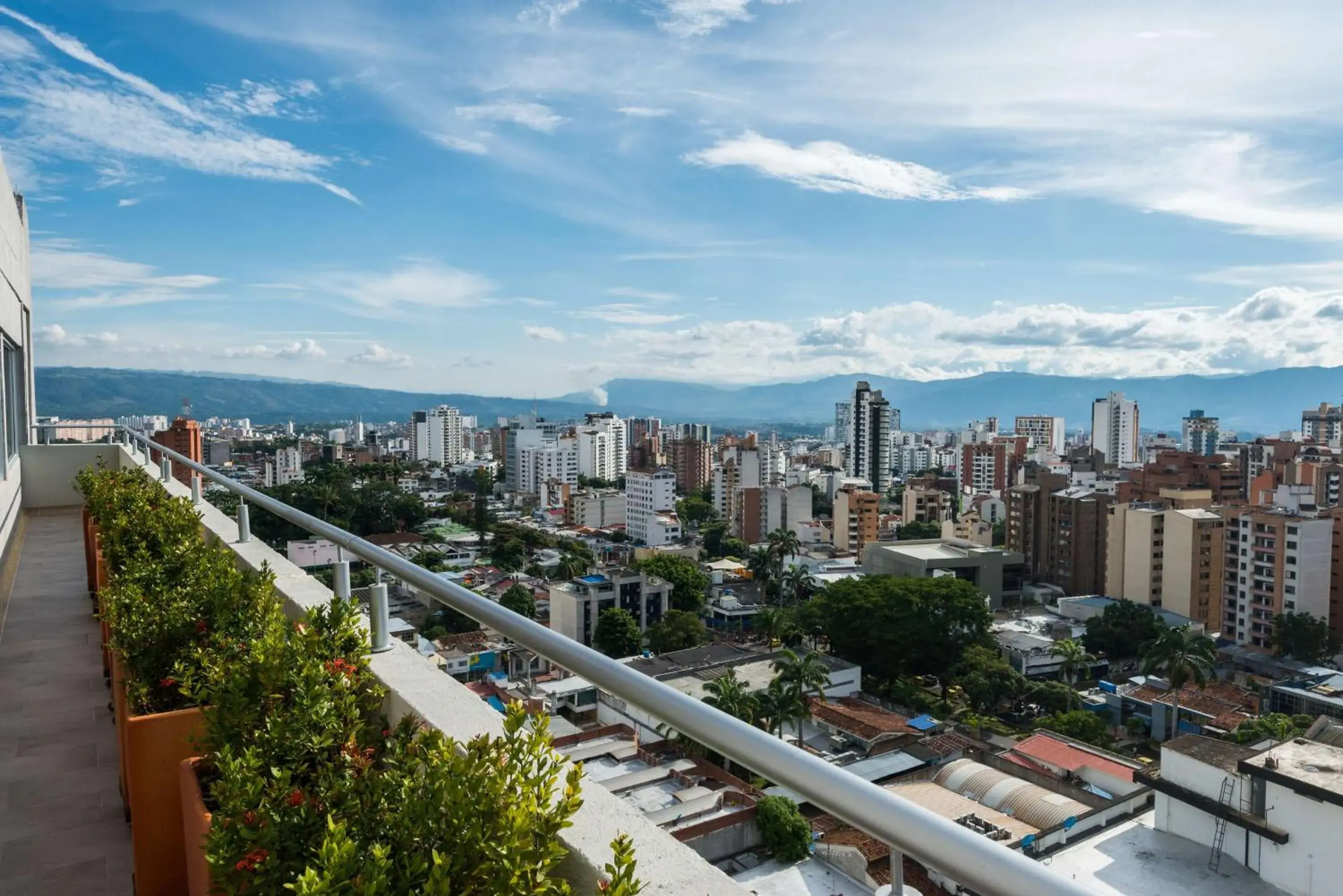 Property building in Hampton By Hilton Bucaramanga Property building in Hampton By Hilton Bucaramanga