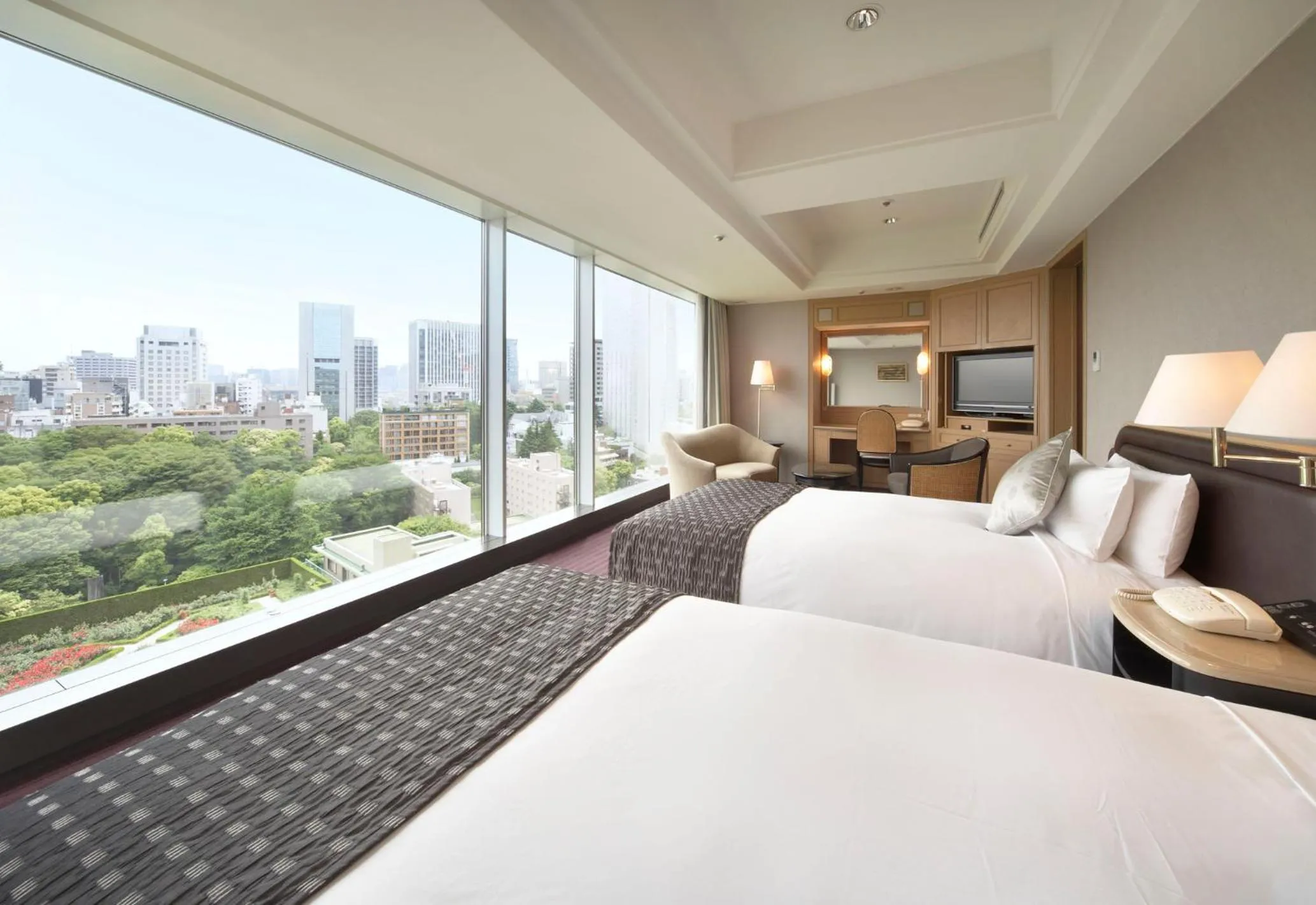Photo of the whole room, Bed in Hotel New Otani Tokyo The Main