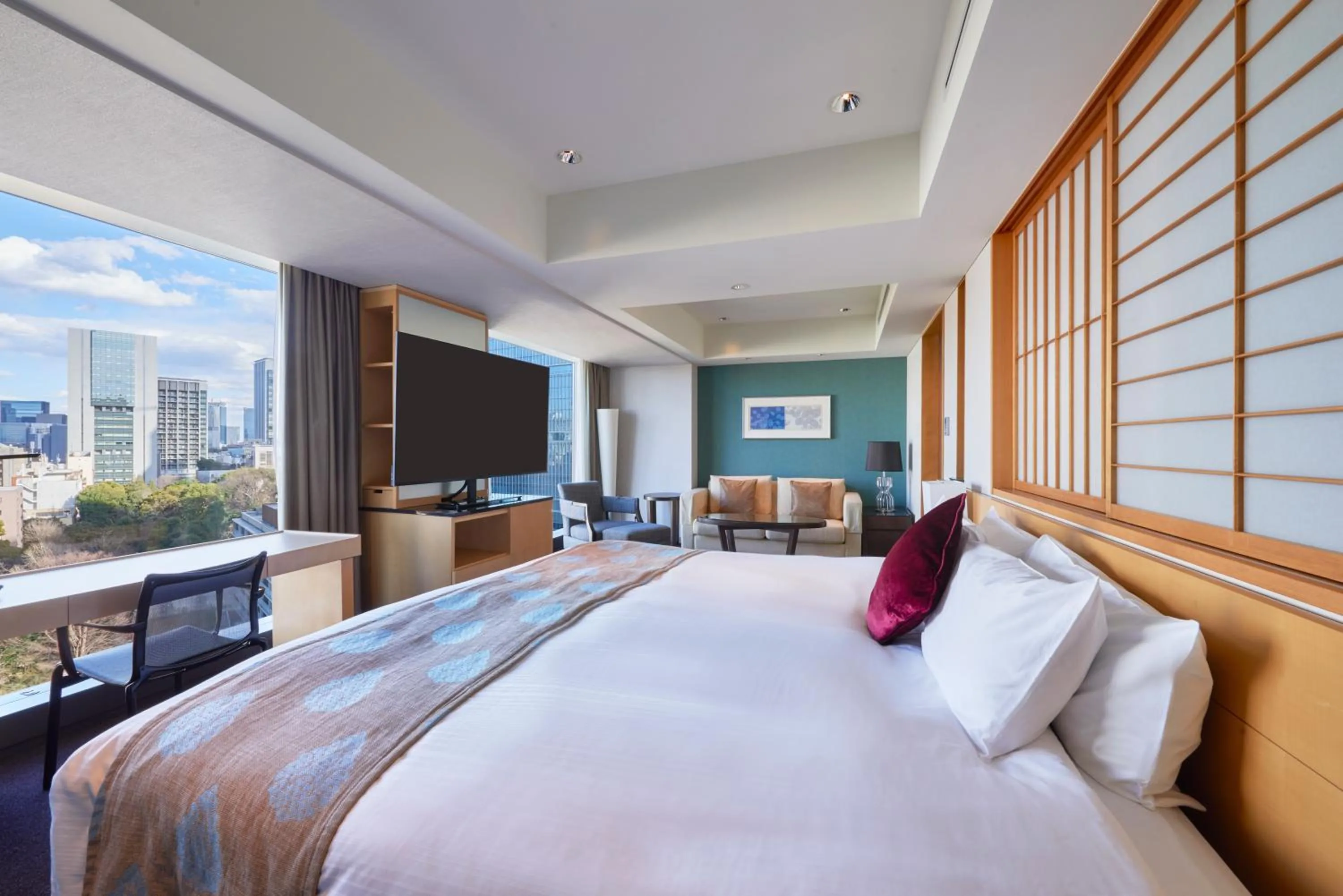 Photo of the whole room, Bed in Hotel New Otani Tokyo The Main