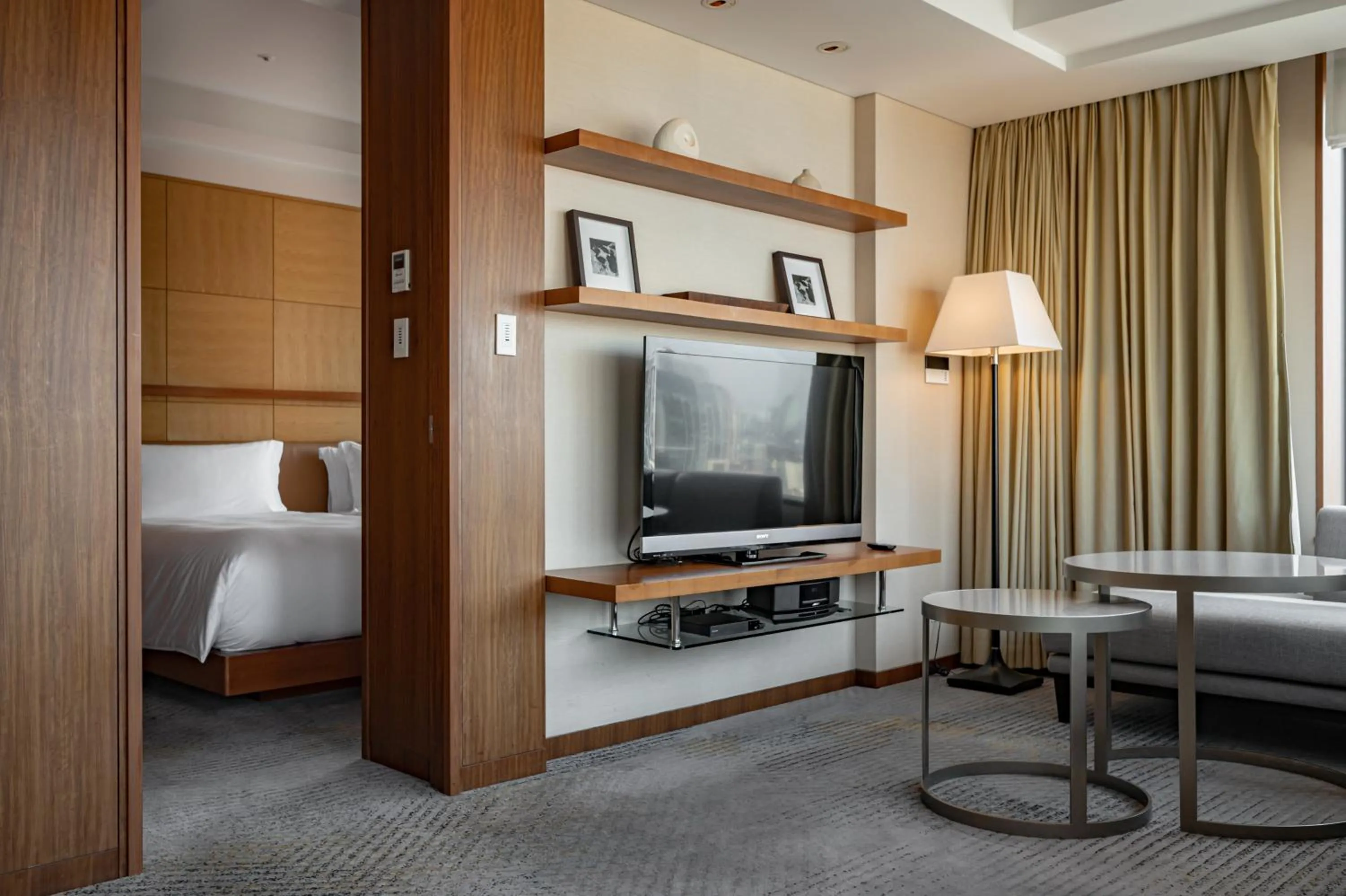 Photo of the whole room, Bed in The Strings by InterContinental, Tokyo by IHG