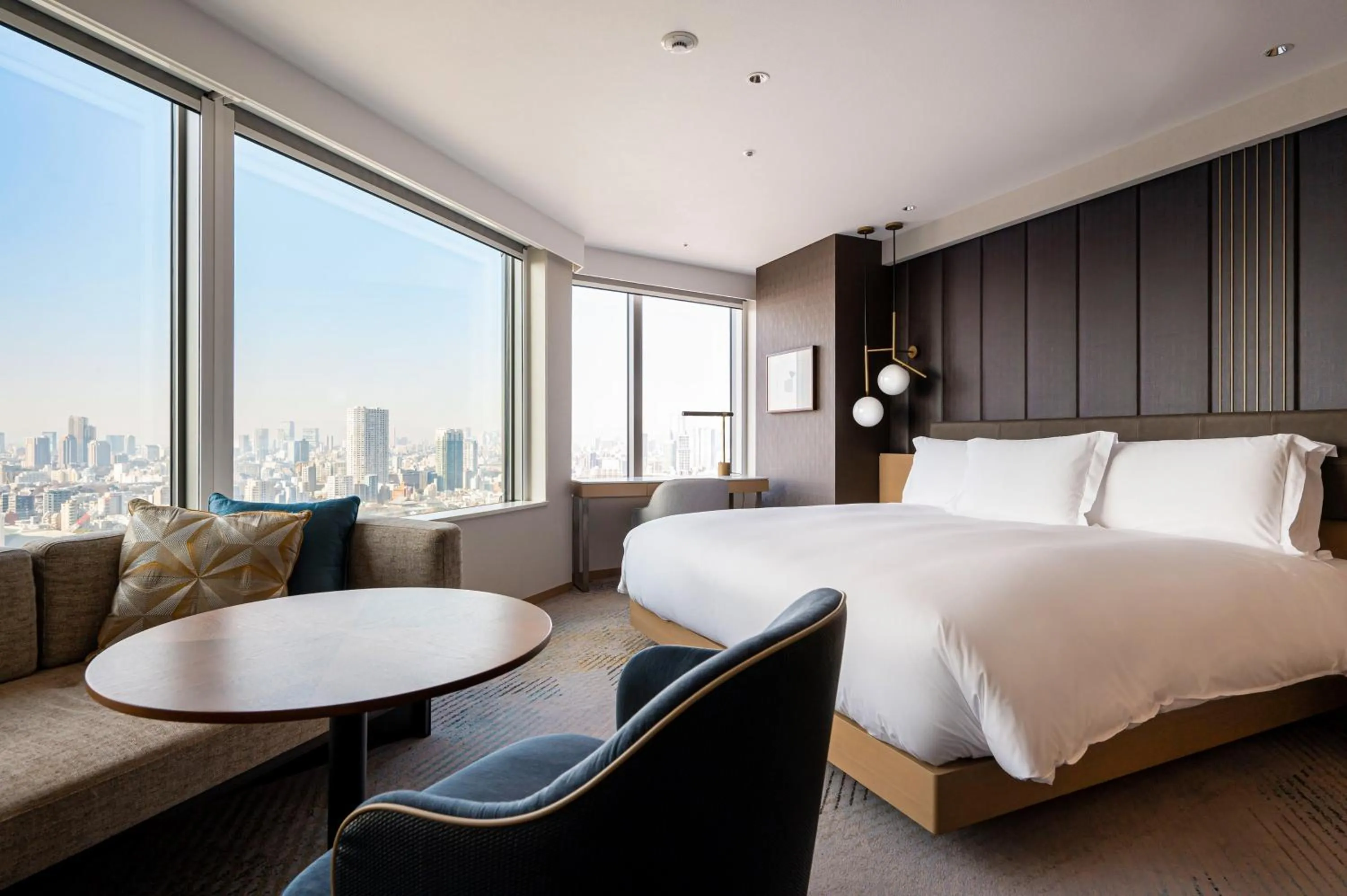Photo of the whole room, Bed in The Strings by InterContinental, Tokyo by IHG