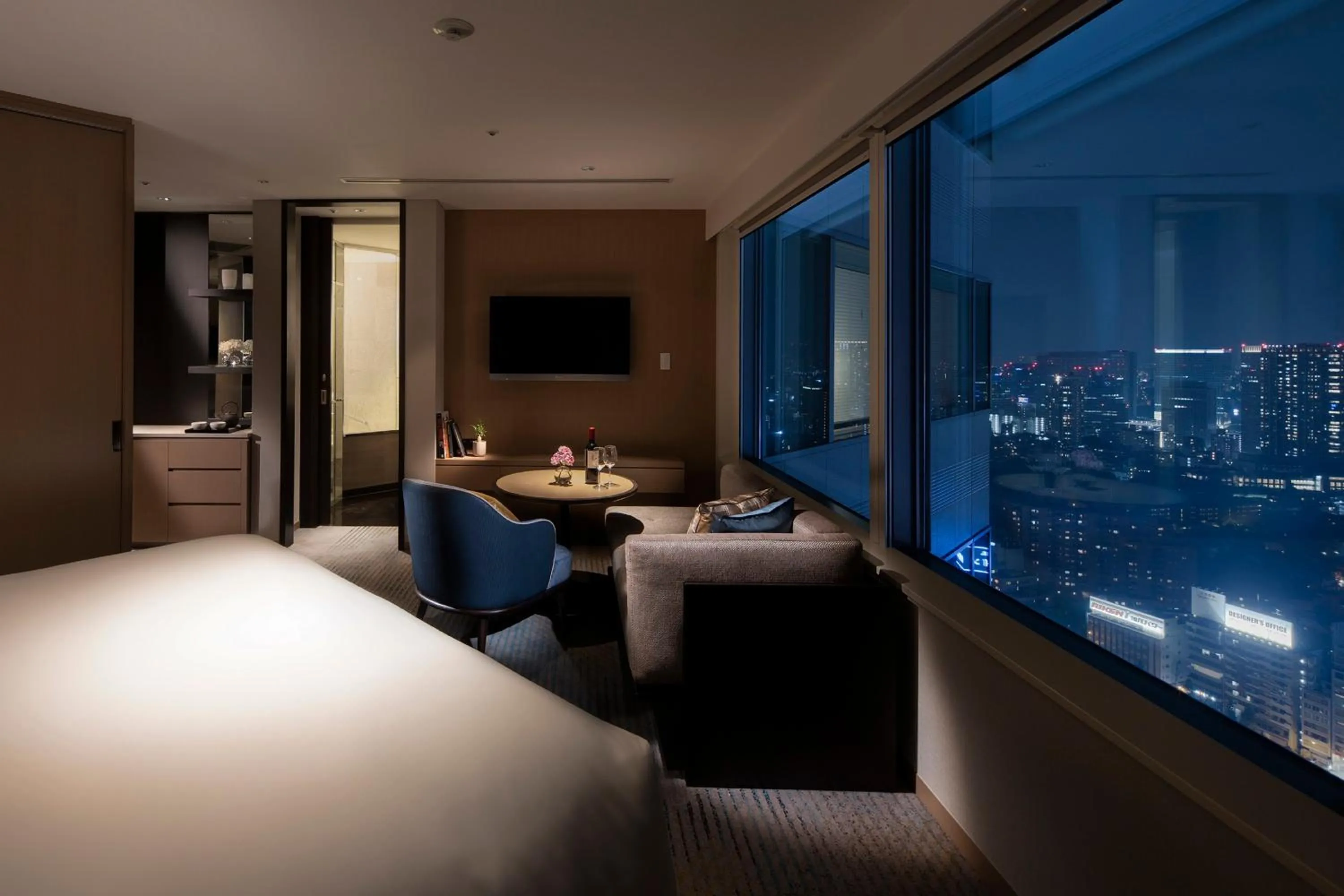 Photo of the whole room, Bed in The Strings by InterContinental, Tokyo by IHG