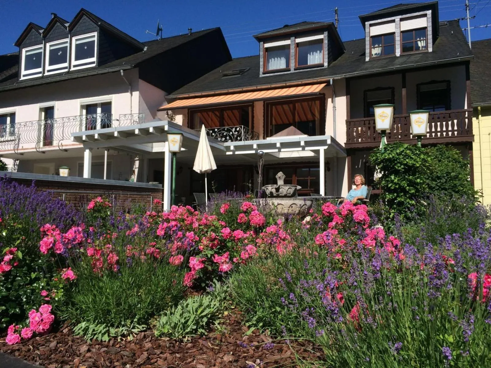 Facade/entrance in Alt Reinsport