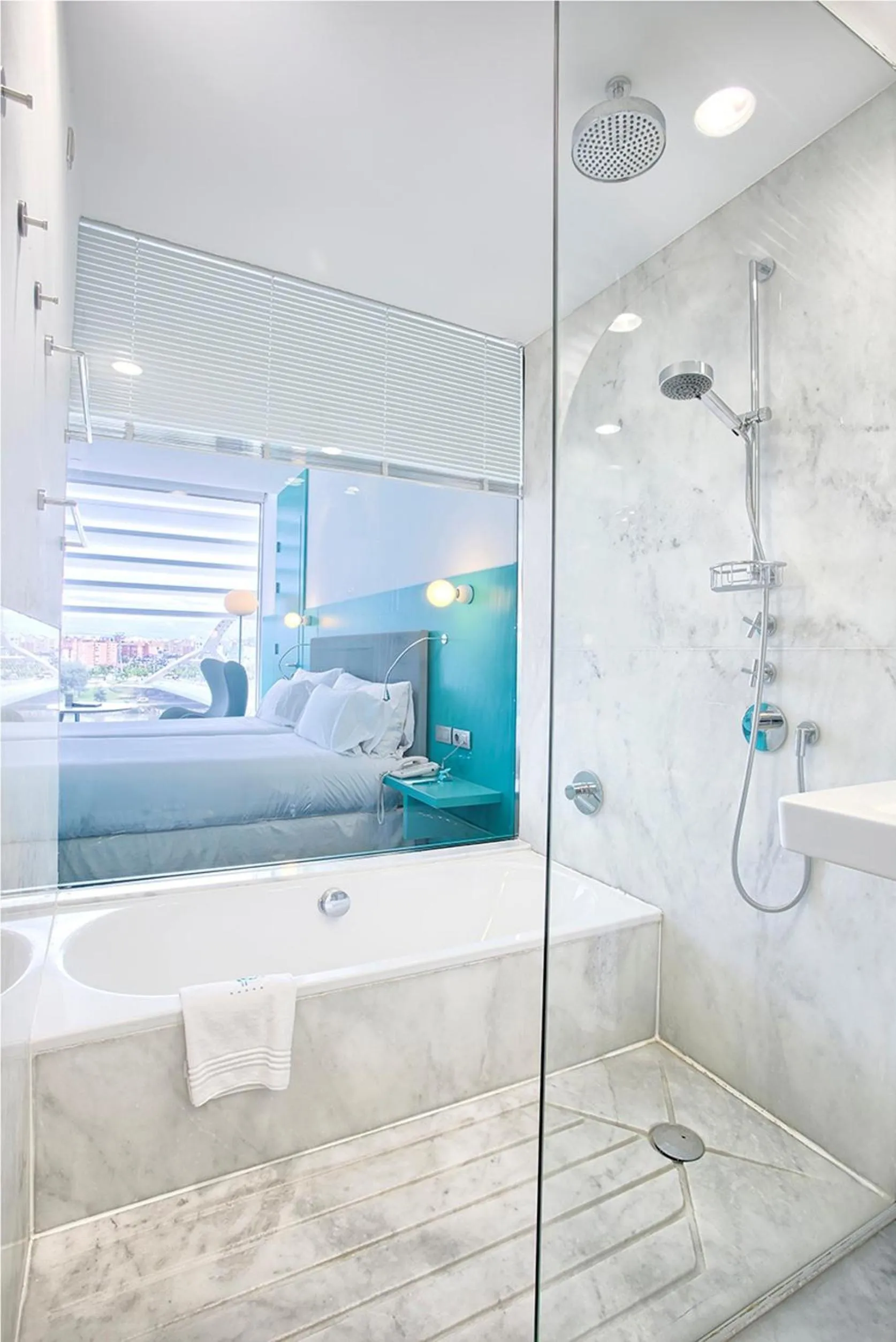 Shower in Hotel Hiberus