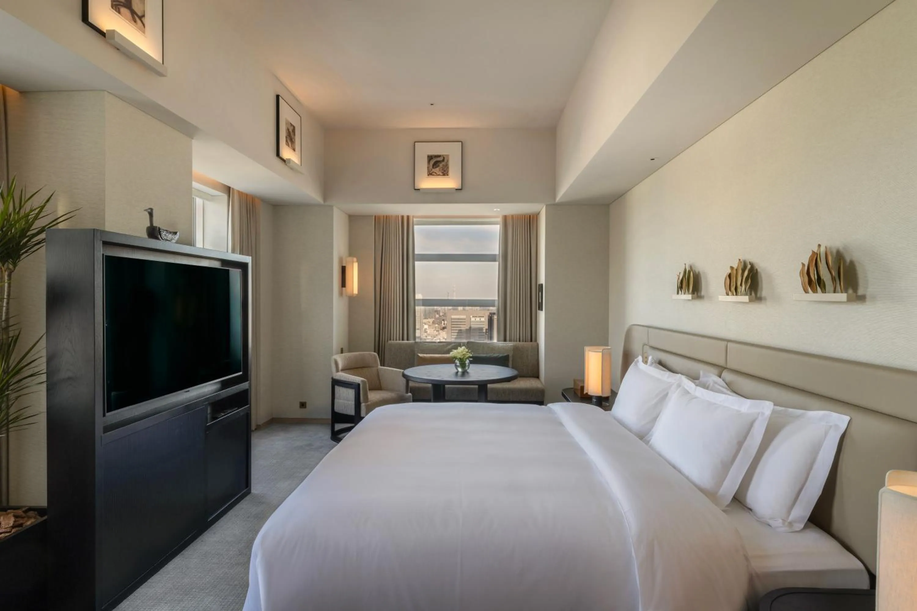 Photo of the whole room, Bed in Park Hyatt Tokyo