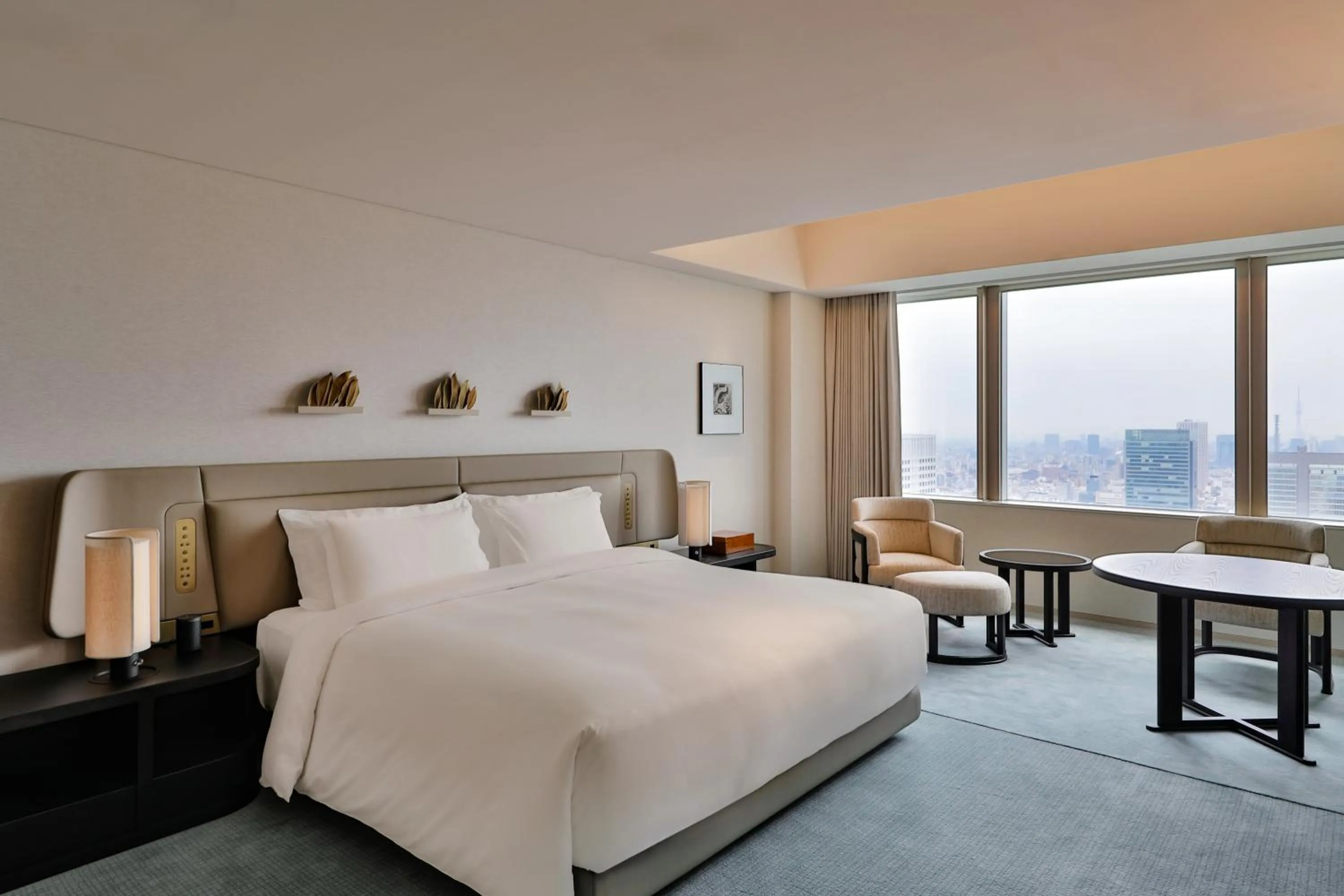 Photo of the whole room, Bed in Park Hyatt Tokyo