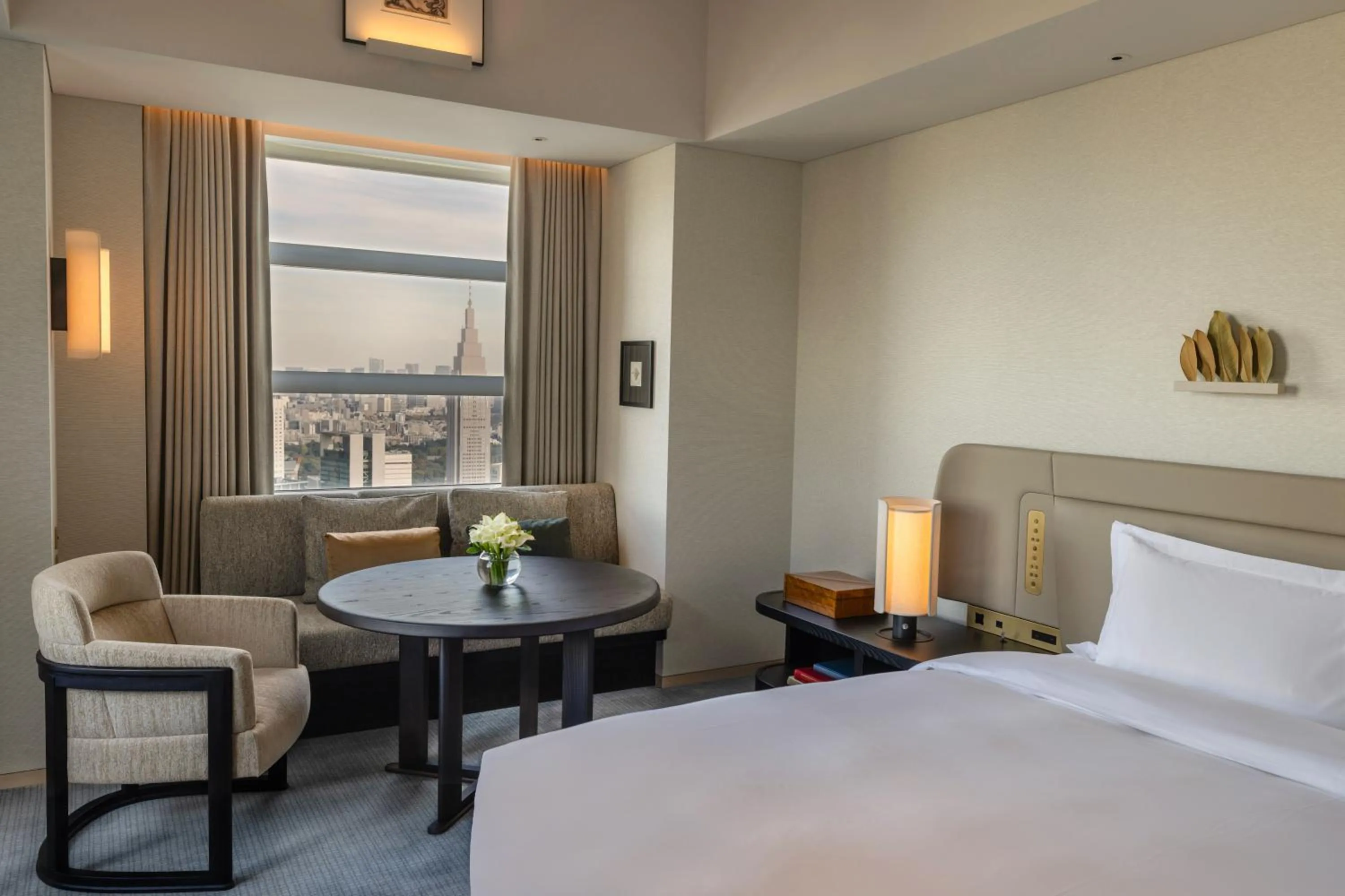 Photo of the whole room, Bed in Park Hyatt Tokyo