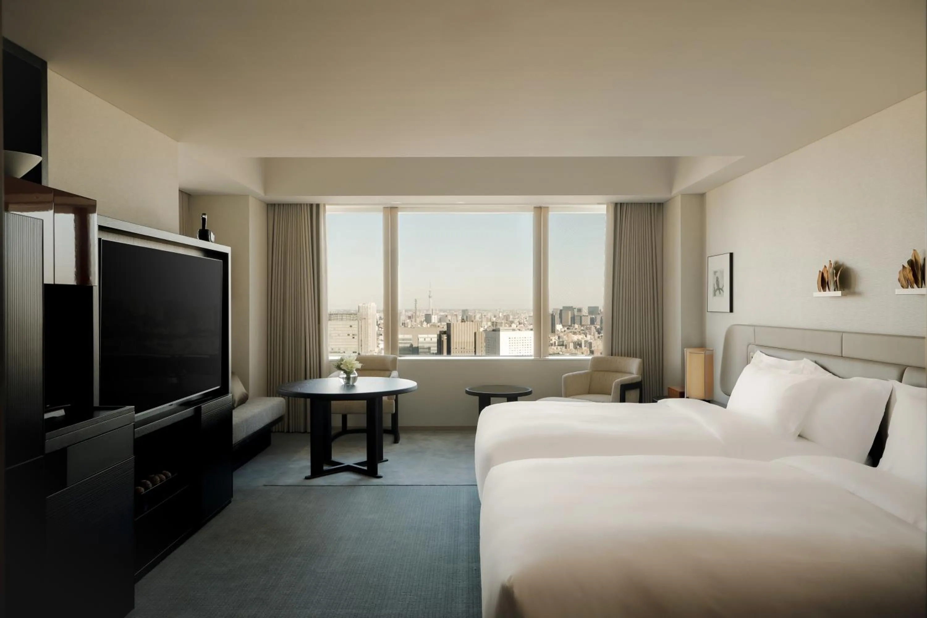 Photo of the whole room, Bed in Park Hyatt Tokyo