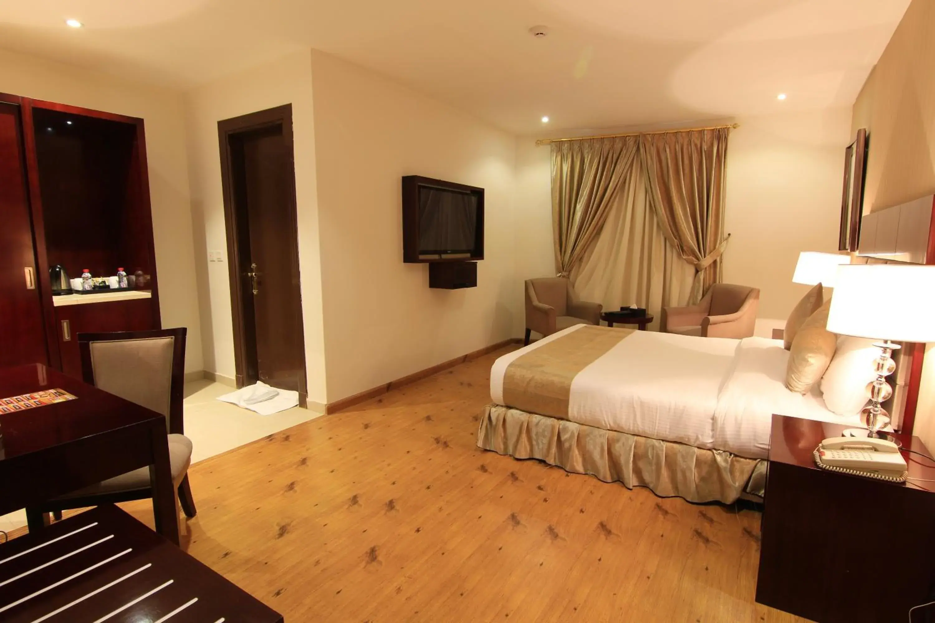 Photo of the whole room, Bed in Aliah Towlan Palace Photo of the whole room, Bed in Aliah Towlan Palace