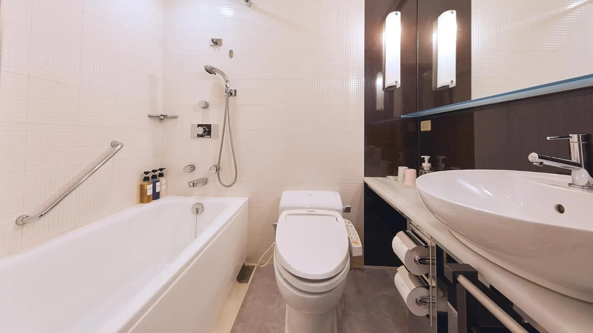 Bathroom in Miyako Hotel Kyoto Hachijo Bathroom in Miyako Hotel Kyoto Hachijo