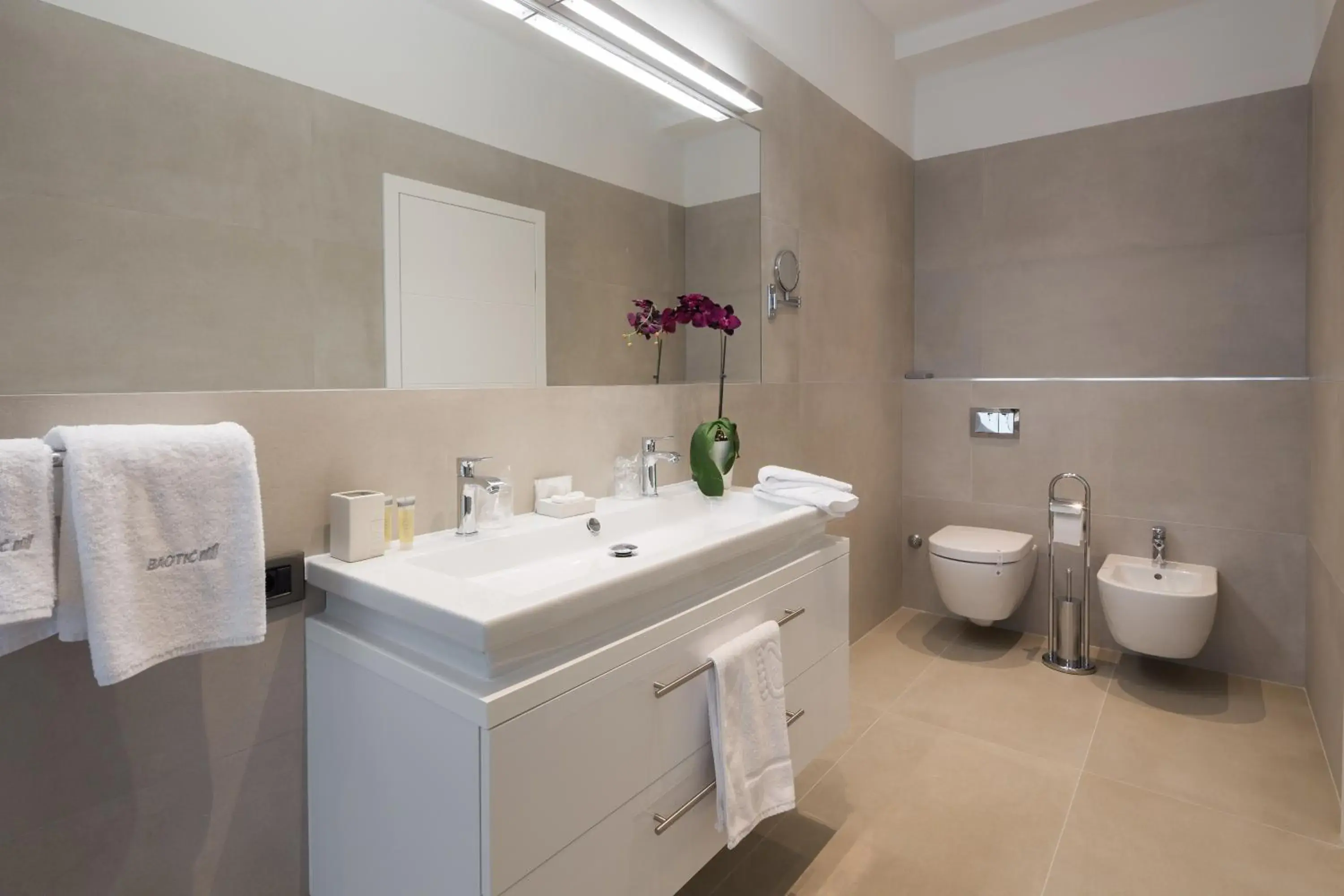 Comfort Two-Bedroom Apartment with Balcony and Sea View in Marina Baotić Apartments Comfort Two-Bedroom Apartment with Balcony and Sea View in Marina Baotić Apartments