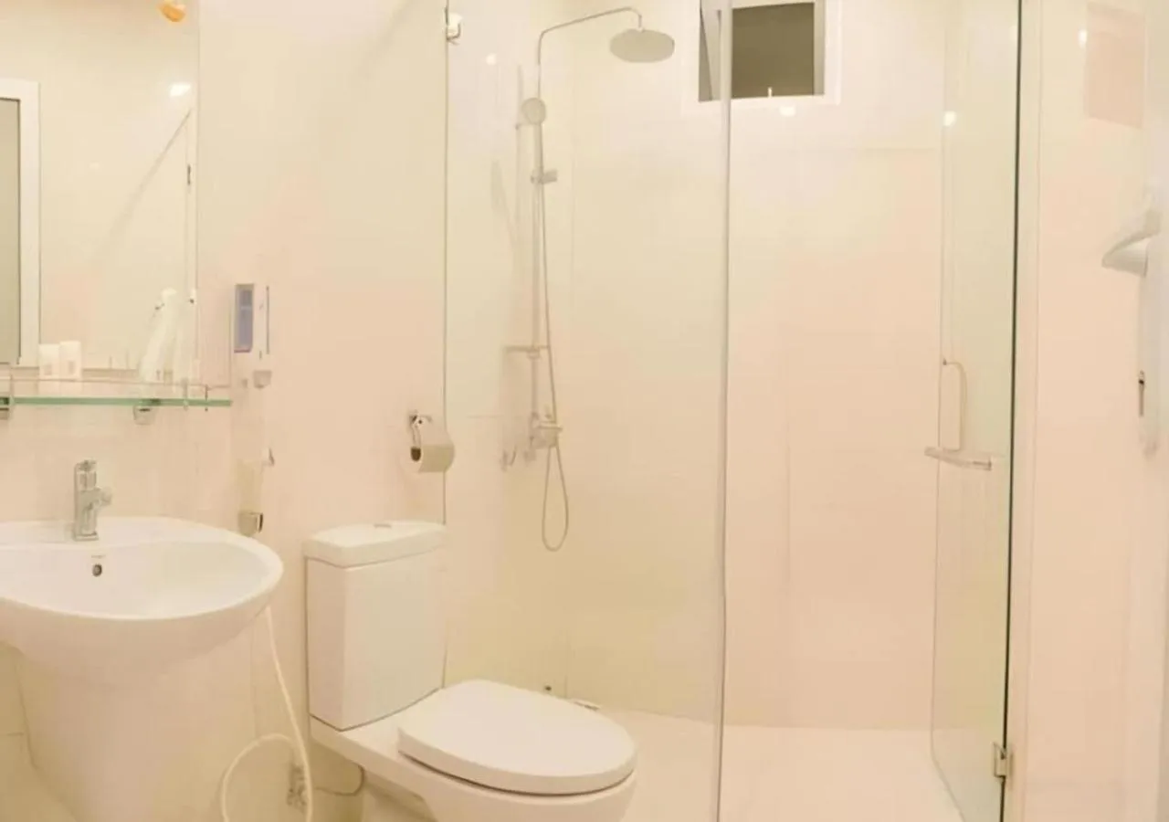 Shower in Green Garden Residence Hotel