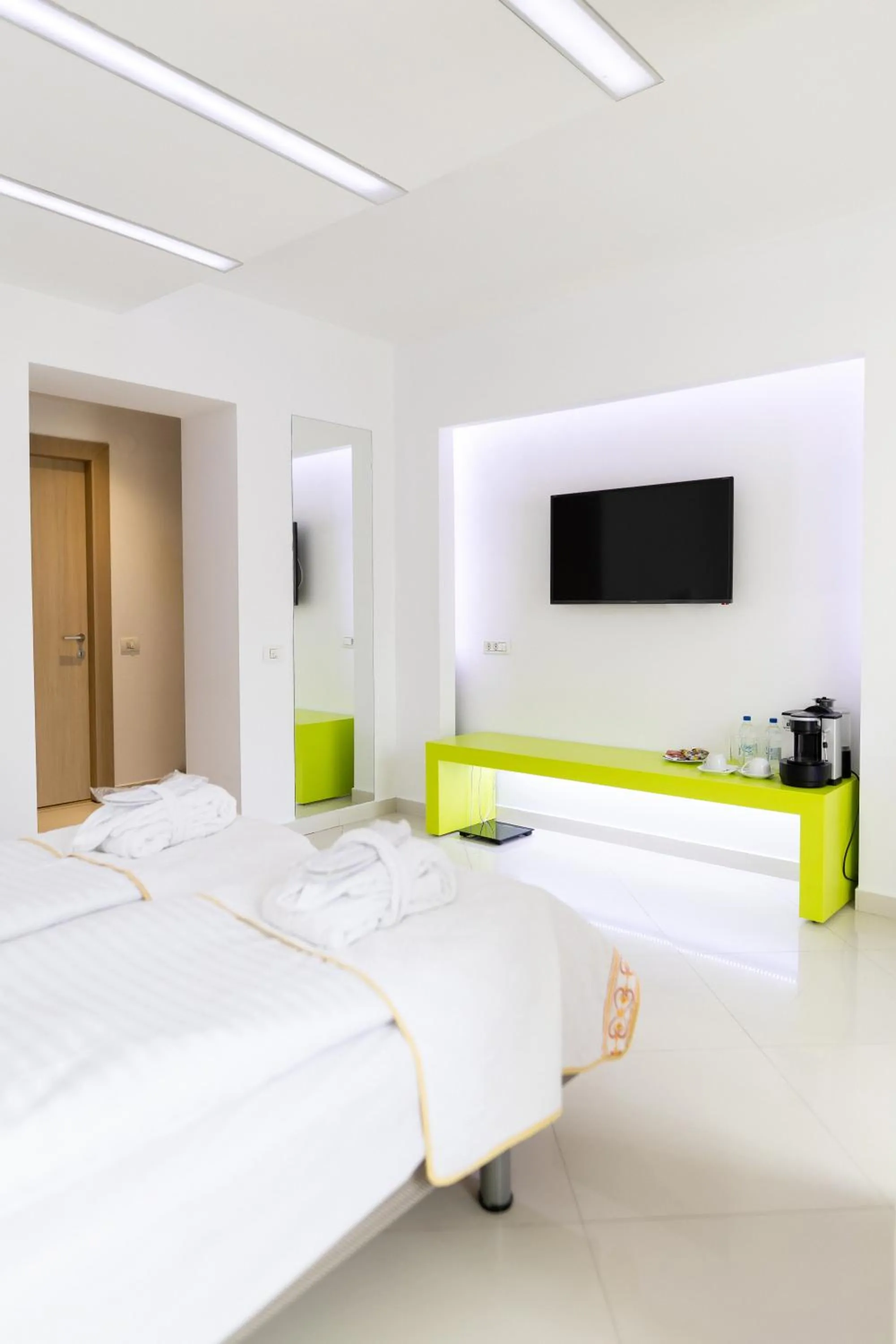 TV and multimedia, Bed in Christina Hotel