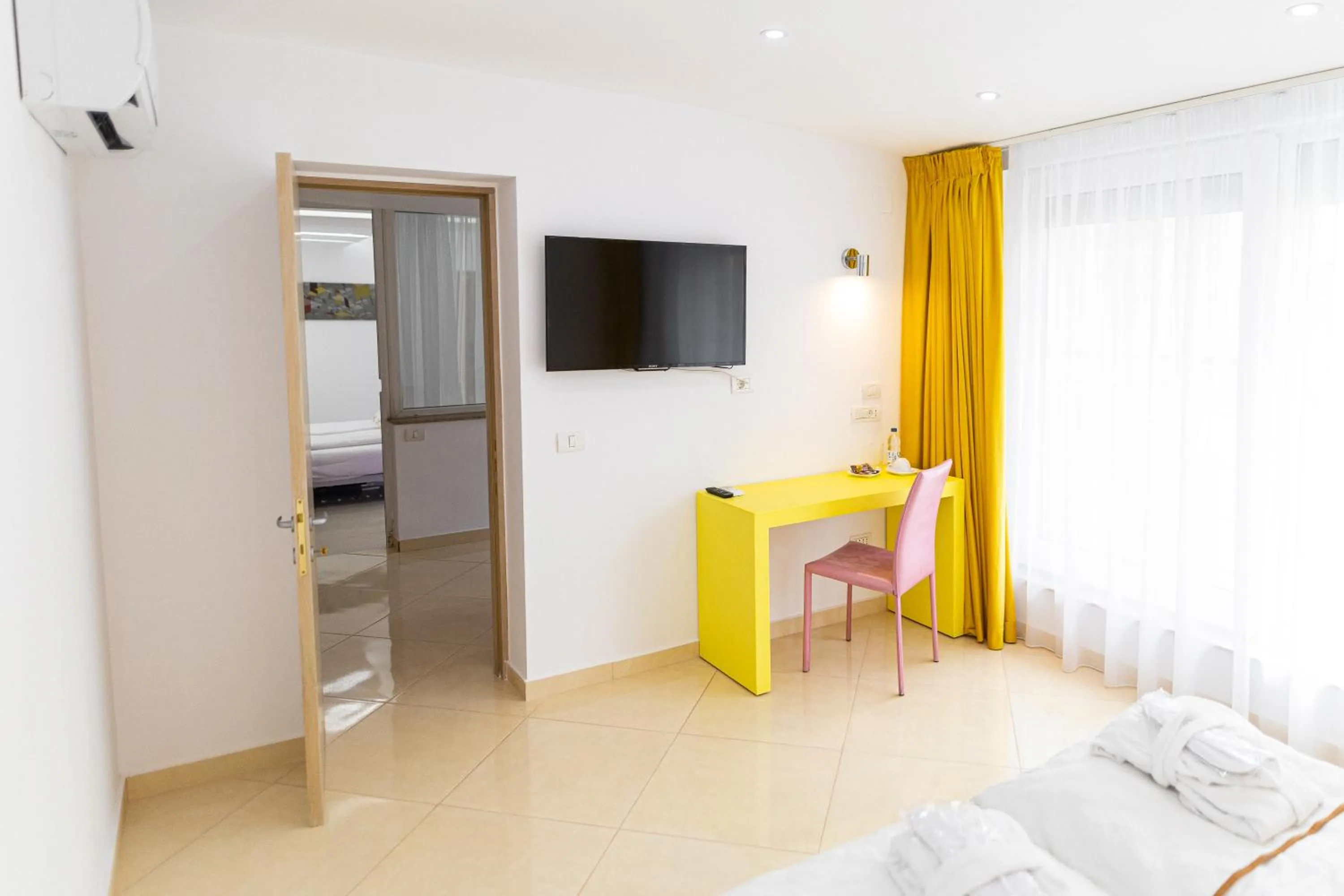 TV and multimedia, Bed in Christina Hotel