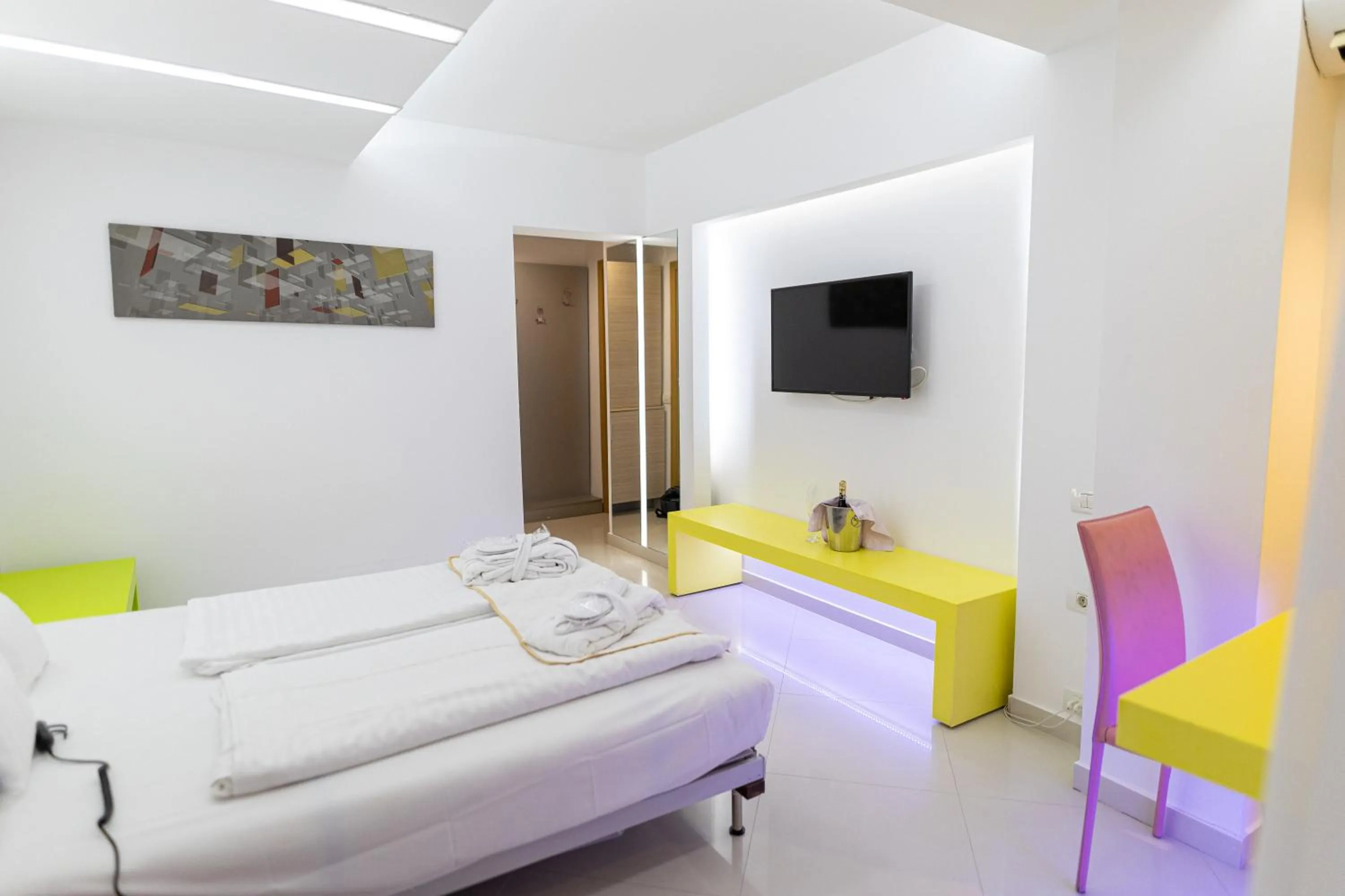 Bedroom, Bed in Christina Hotel