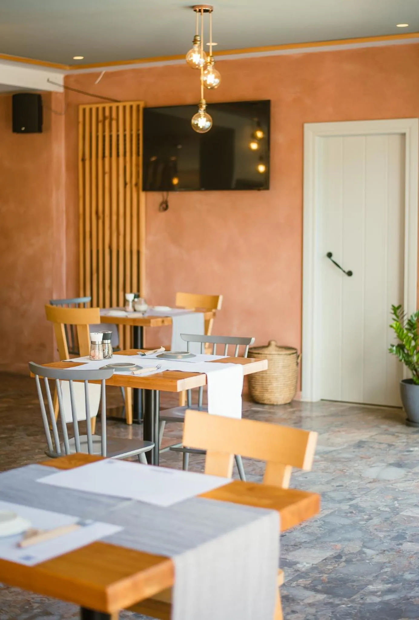 Restaurant/places to eat in Dominoes Corfu