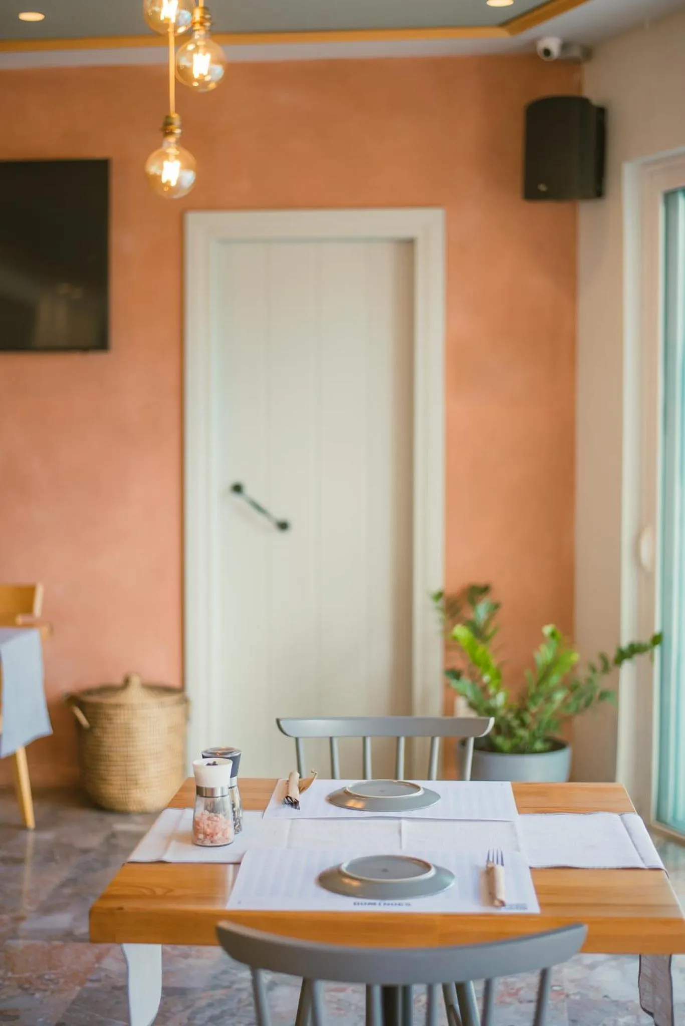 Restaurant/places to eat in Dominoes Corfu