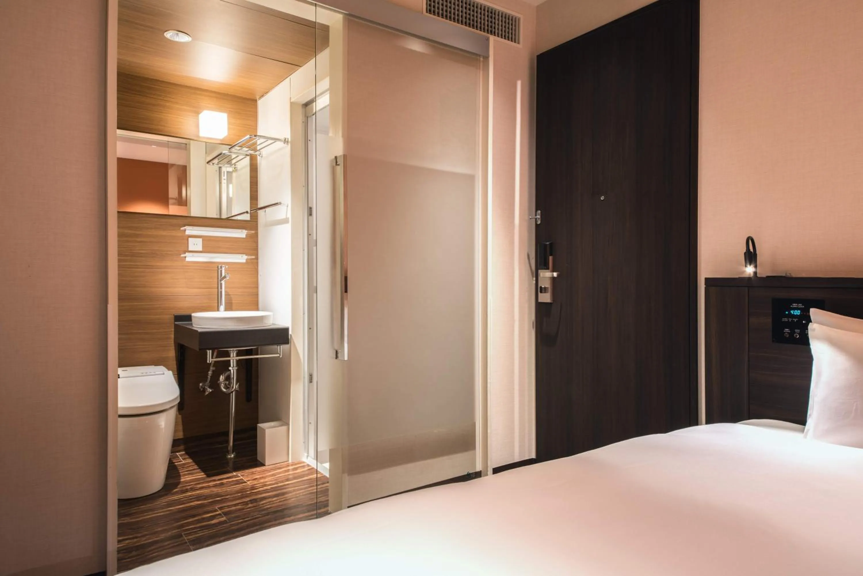 Bed in the b akasaka-mitsuke