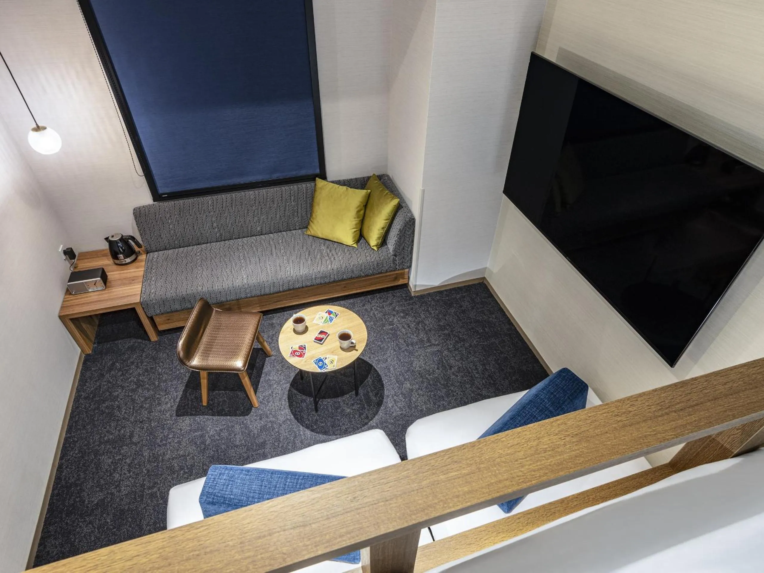 Photo of the whole room, Bed in the b akasaka-mitsuke