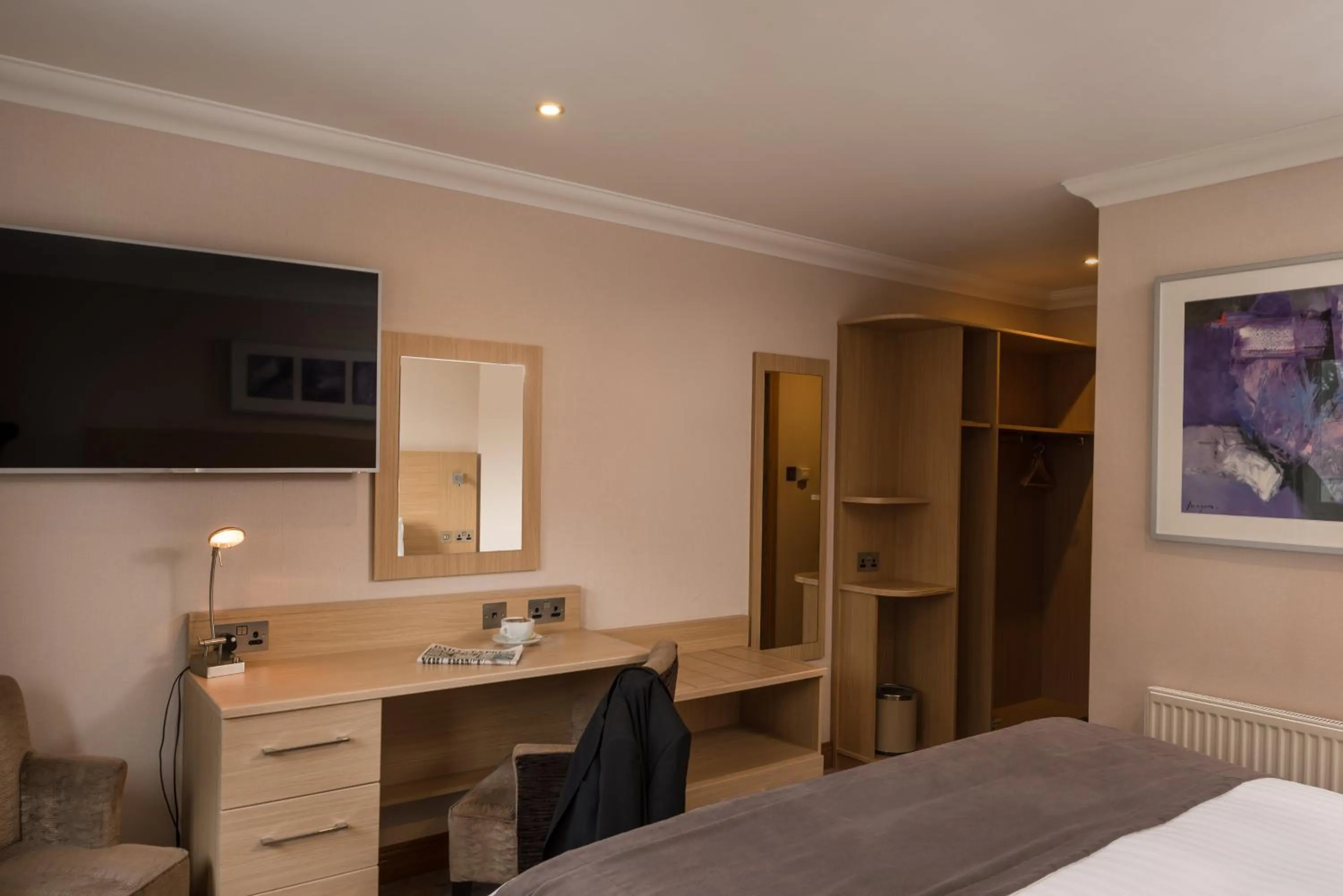 TV and multimedia, Bed in Carlton Hotel