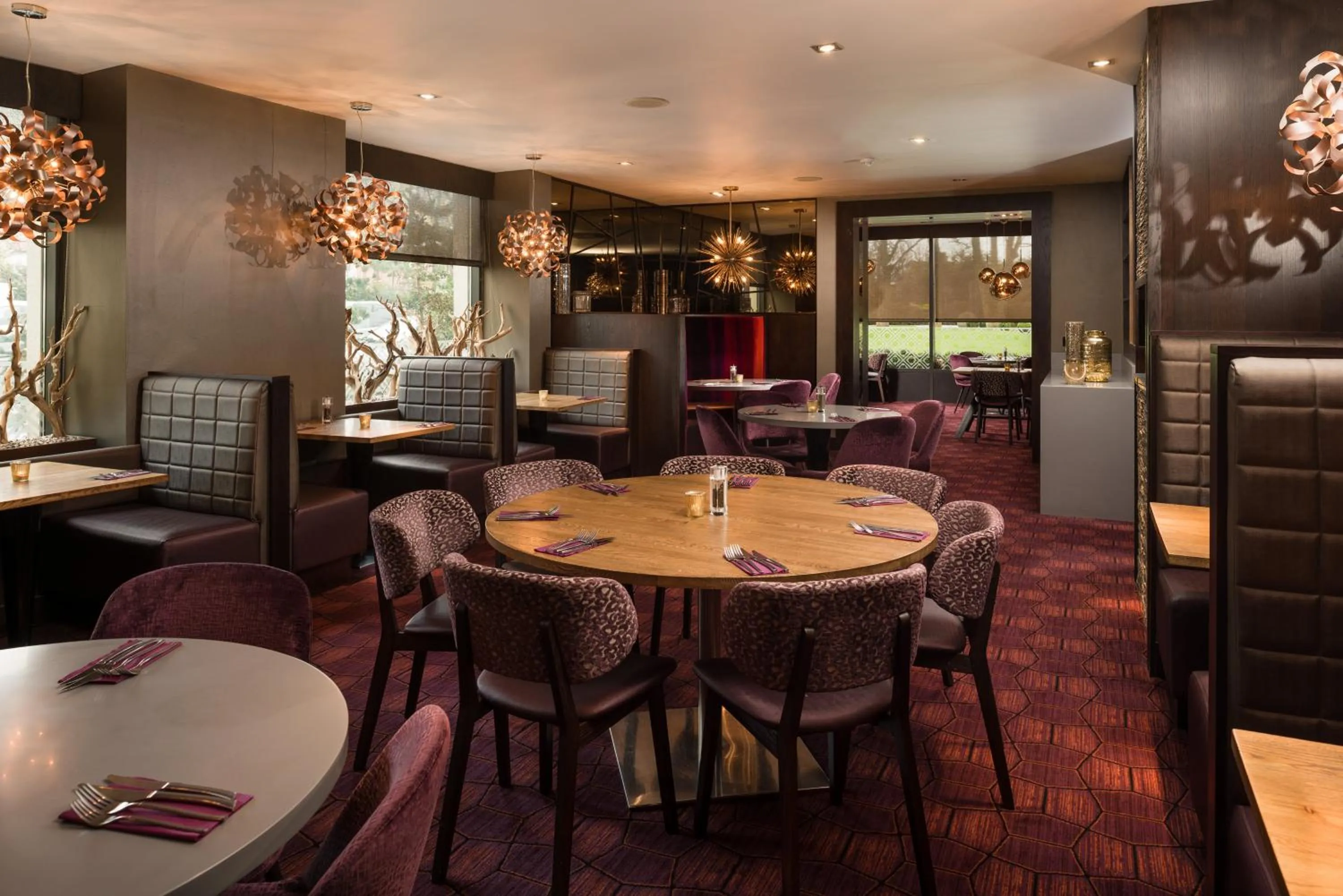 Restaurant/places to eat in Carlton Hotel