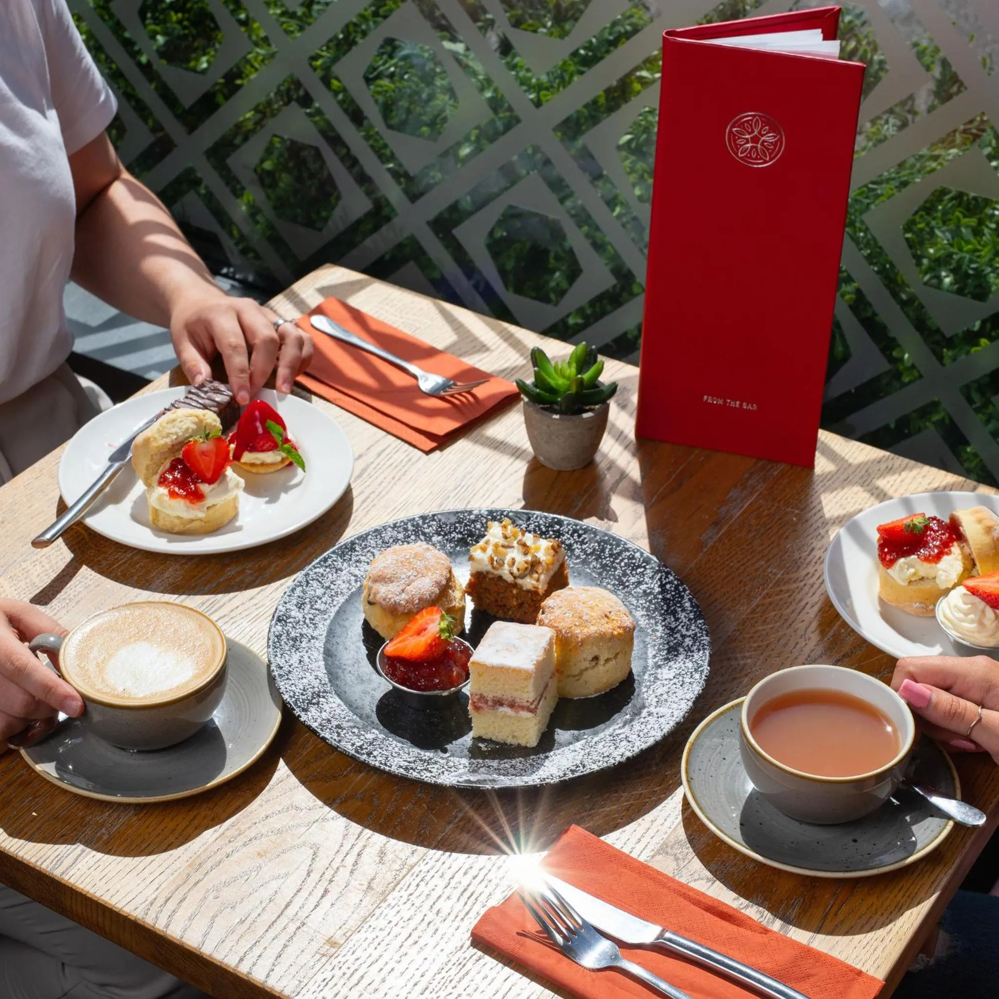 Restaurant/places to eat in Carlton Hotel