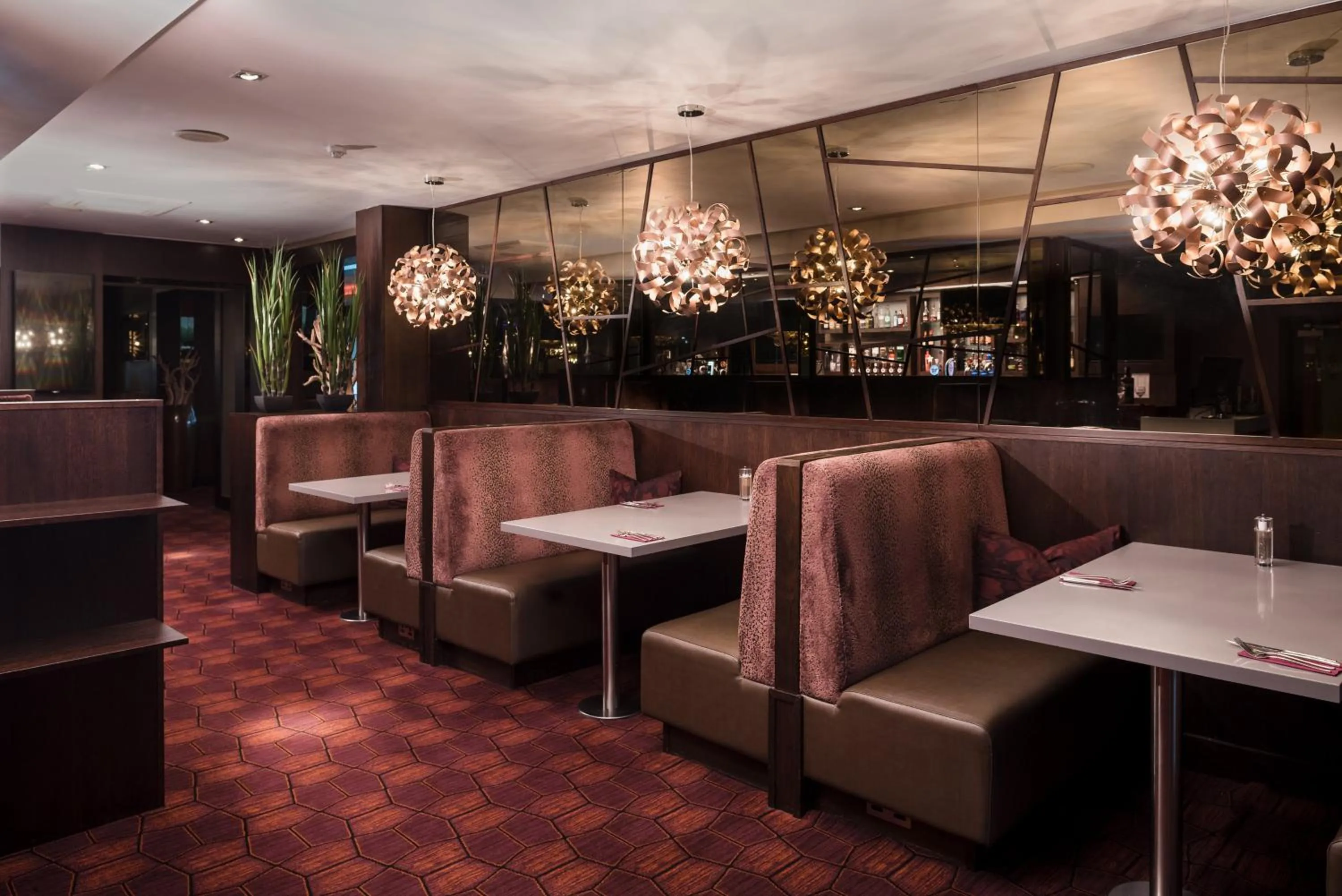 Restaurant/places to eat in Carlton Hotel