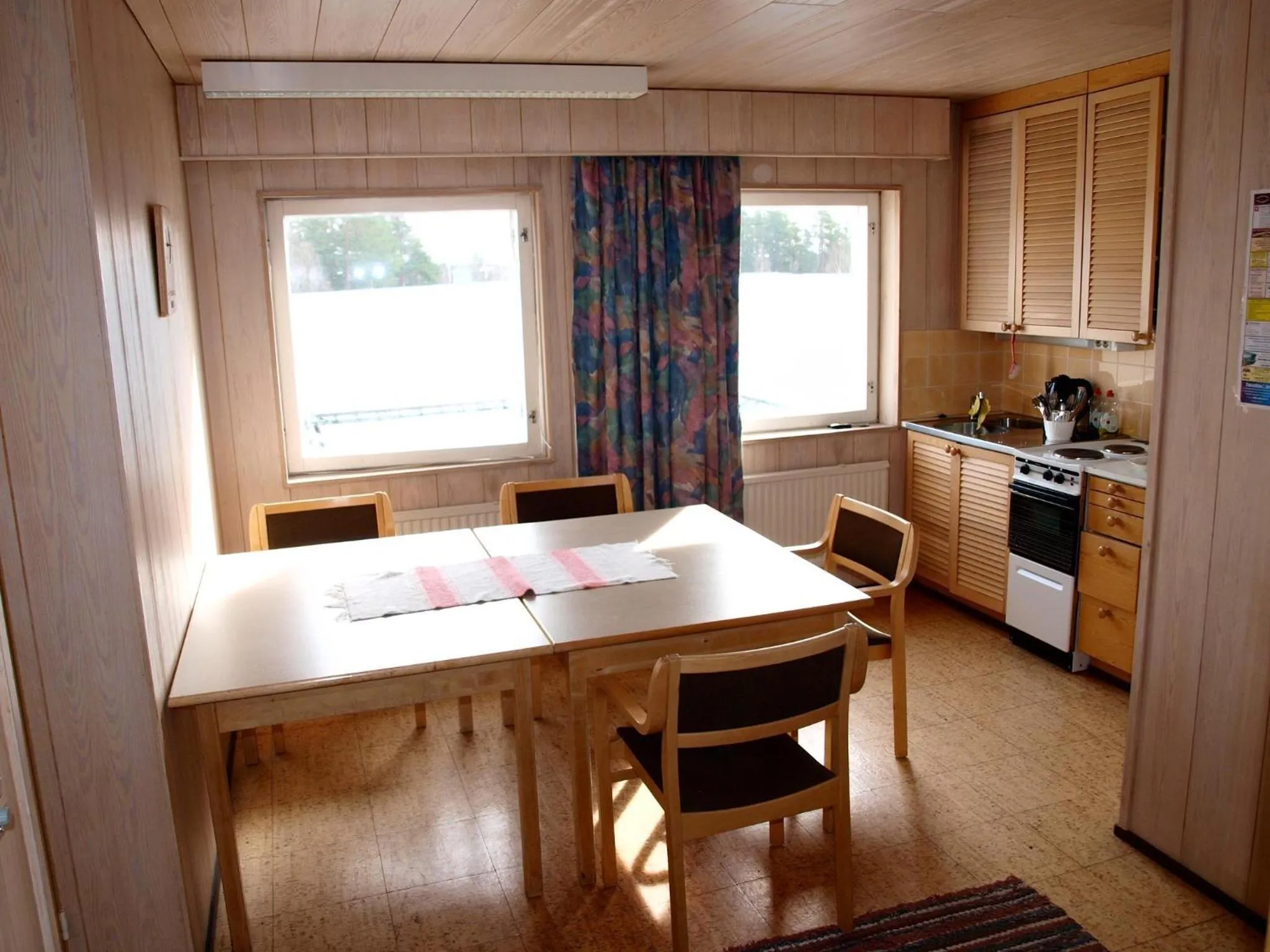 Communal kitchen in Hotel Suonenjoki