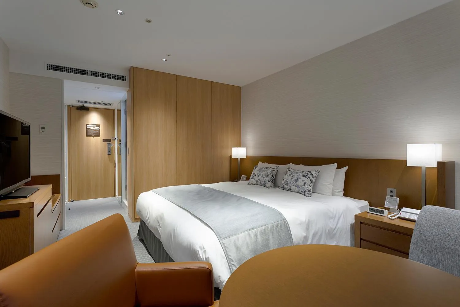 Photo of the whole room, Bed in Keio Plaza Hotel Tokyo