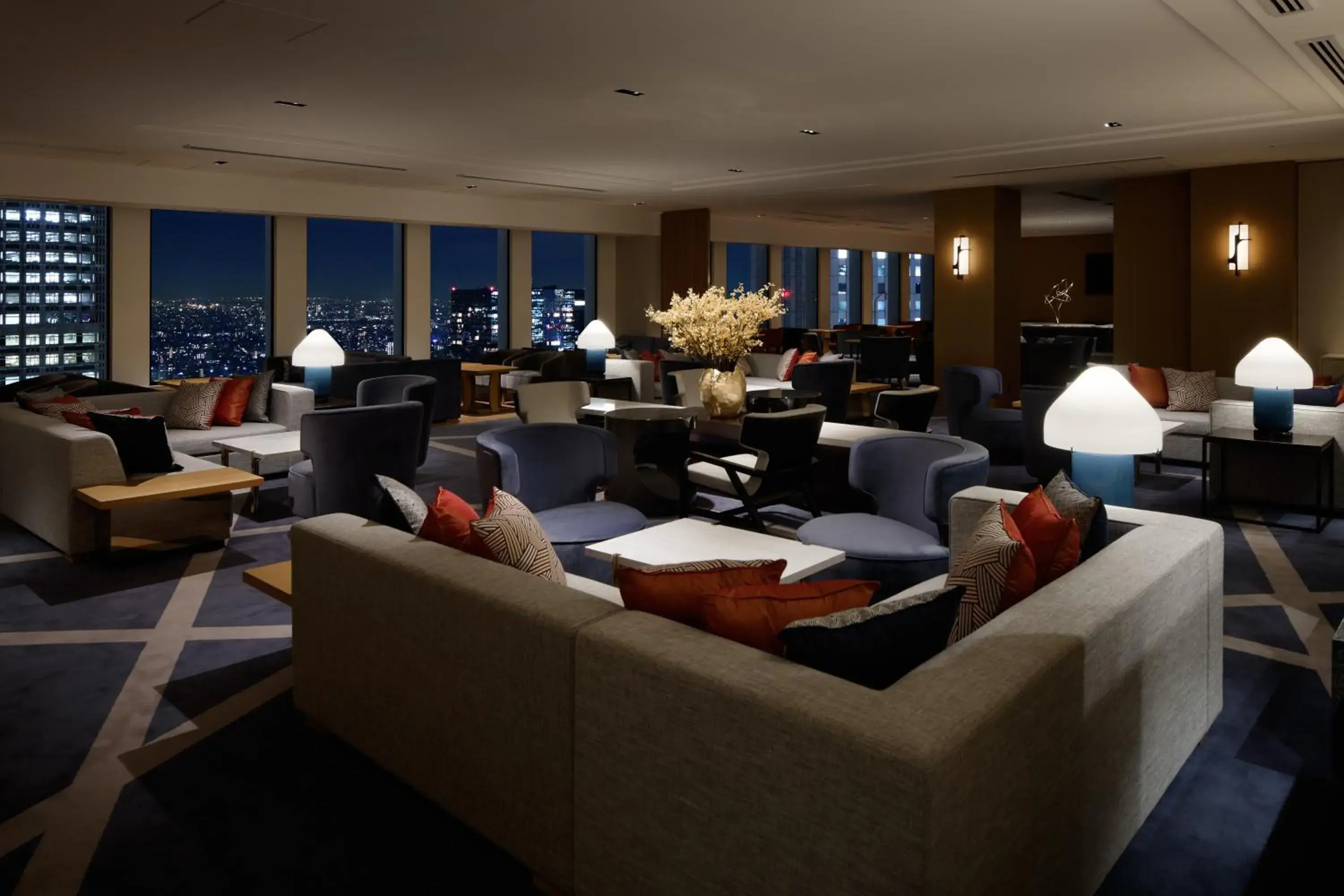 Lounge or bar in Keio Plaza Hotel Tokyo Lounge or bar in Keio Plaza Hotel Tokyo