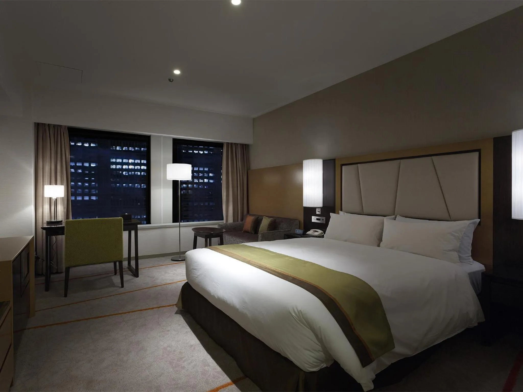 Bed in Keio Plaza Hotel Tokyo