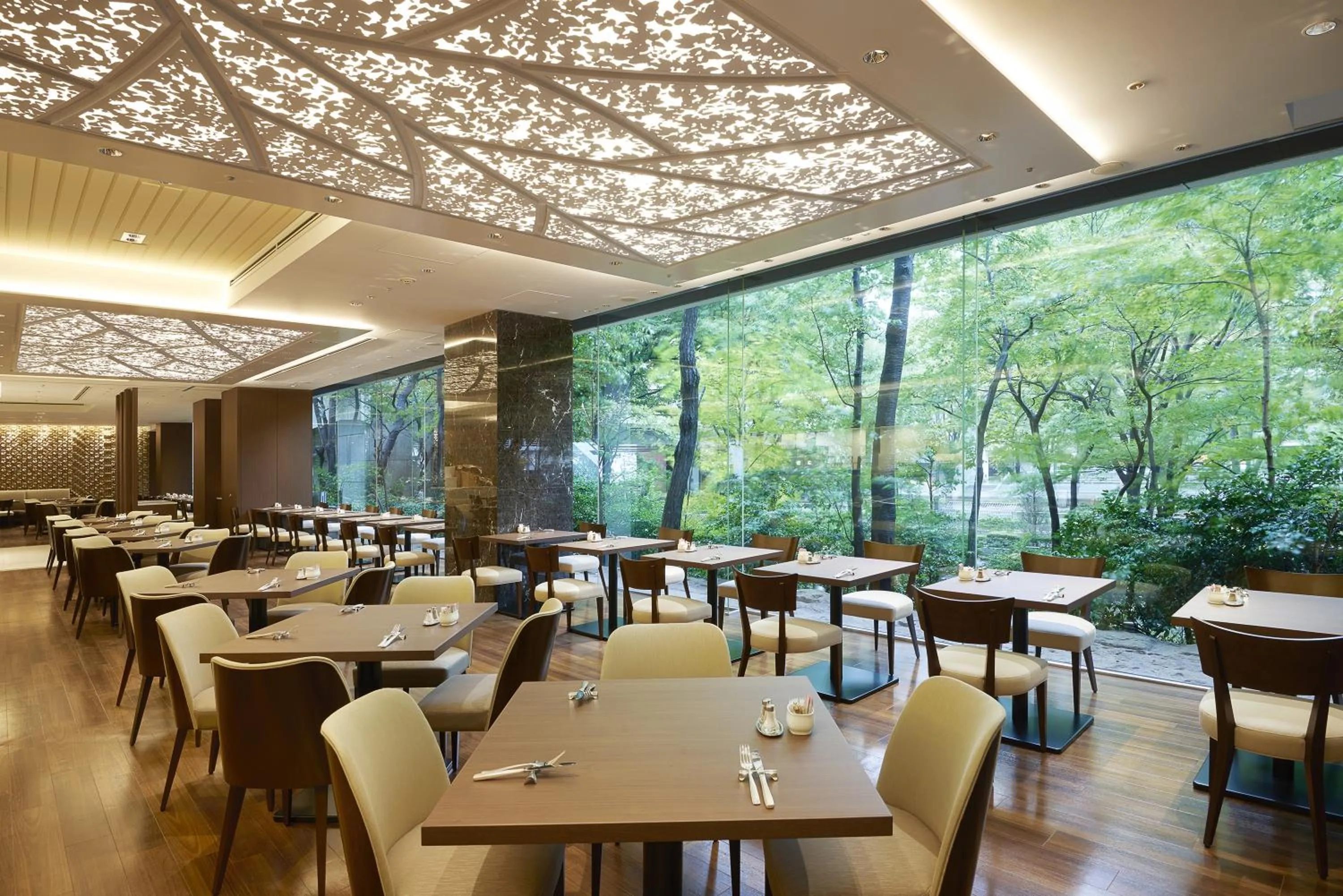Restaurant/places to eat in Keio Plaza Hotel Tokyo