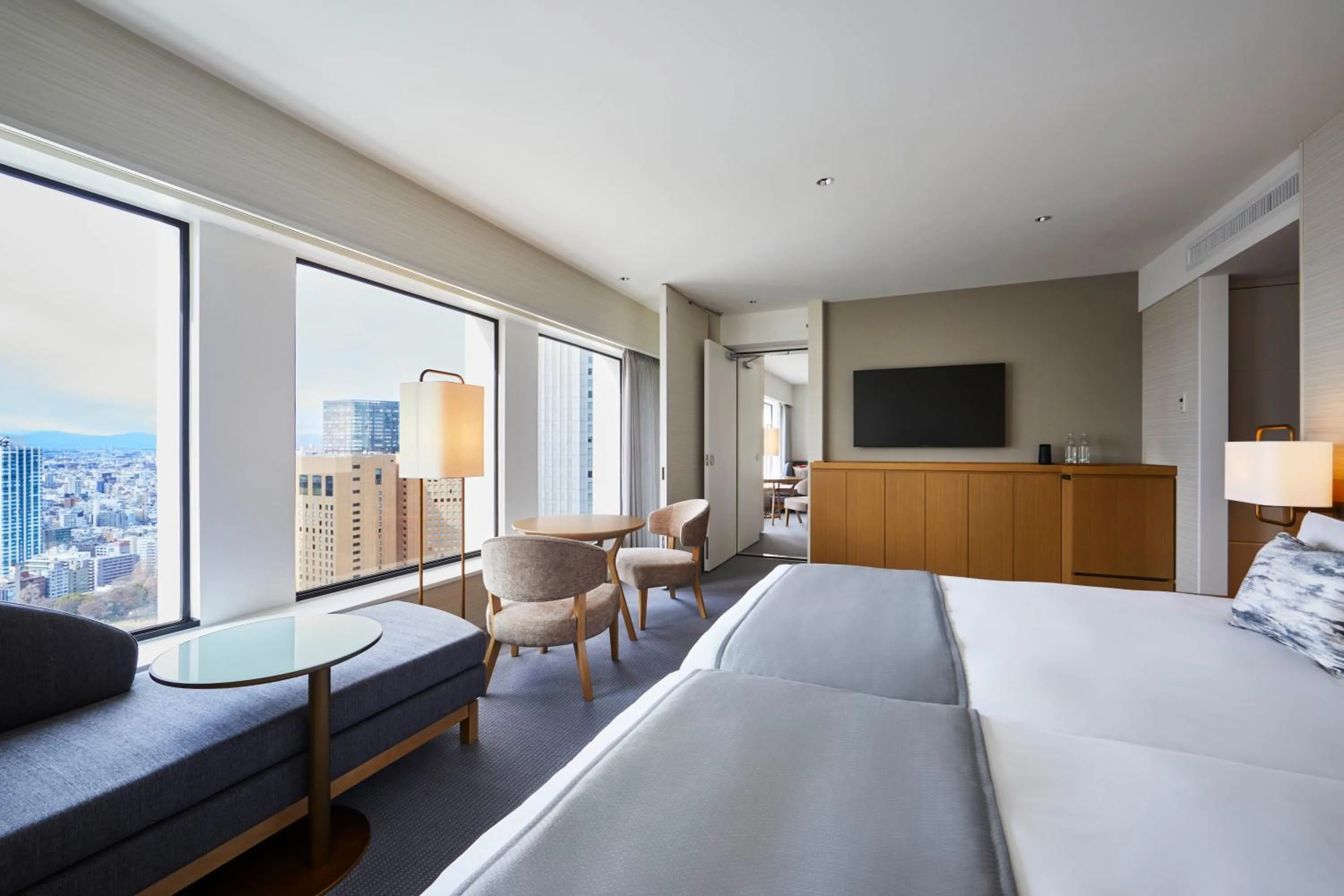 Photo of the whole room, Bed in Keio Plaza Hotel Tokyo