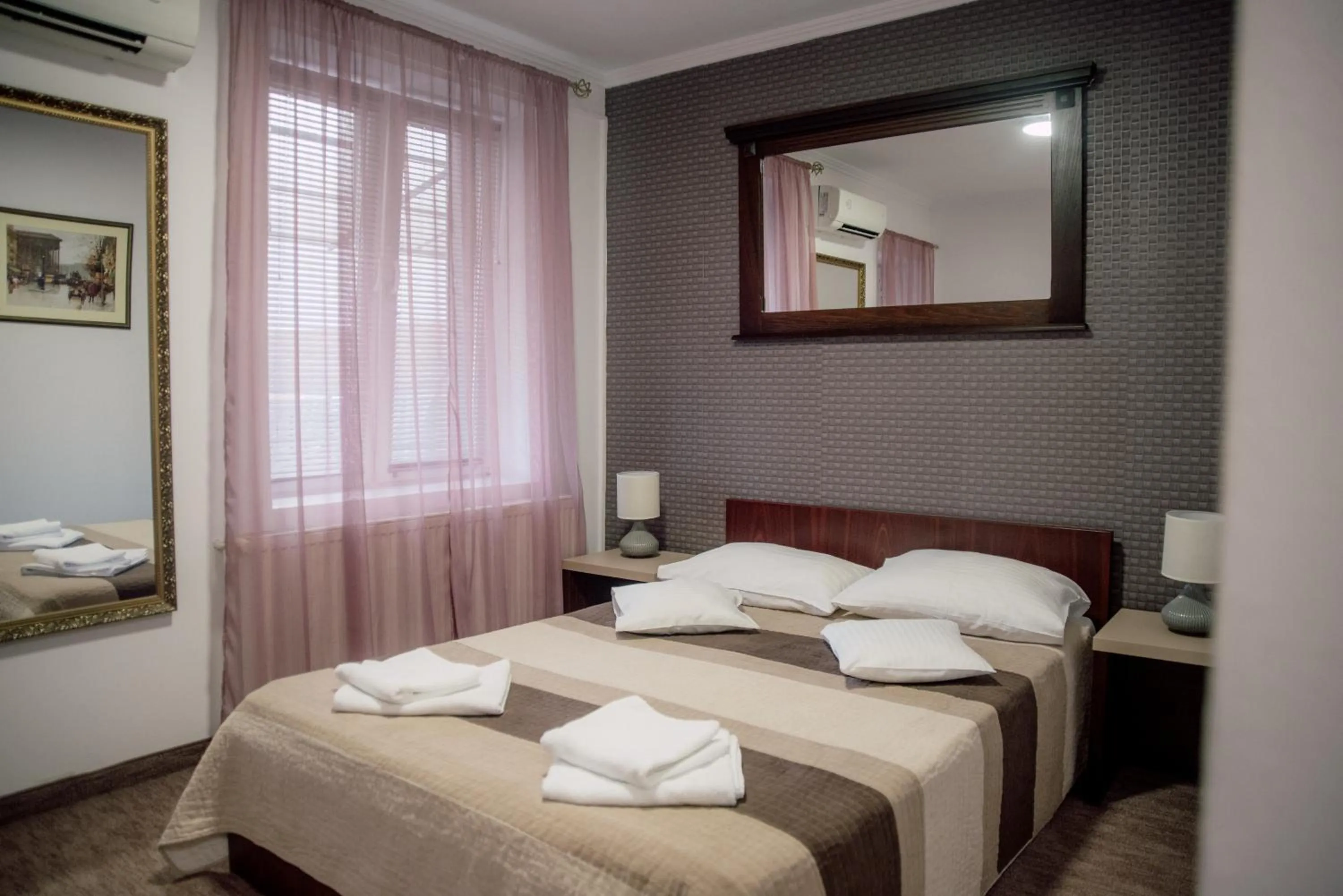 Bed in Carnival City Hotel Oradea