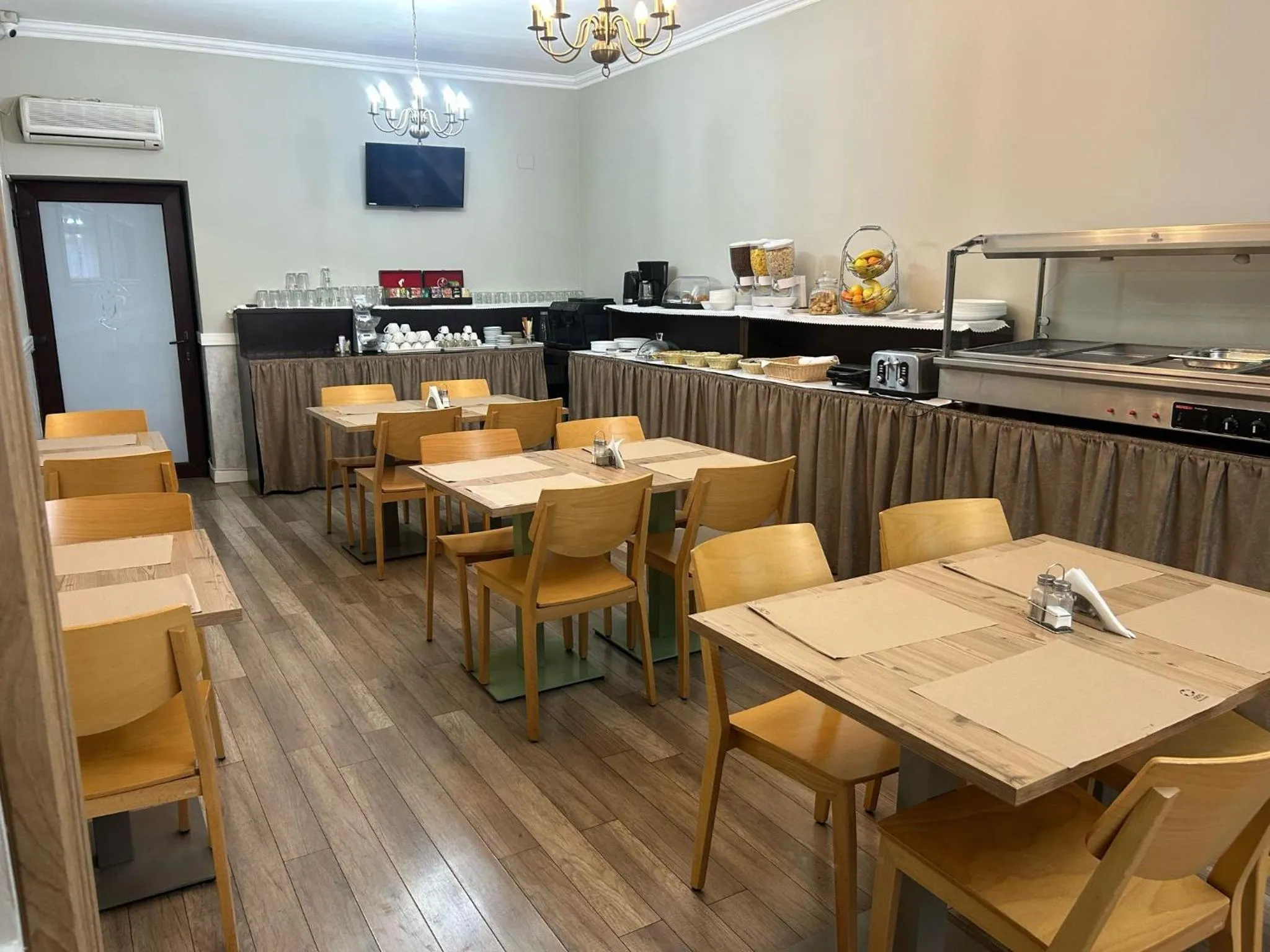 Restaurant/places to eat in Carnival City Hotel Oradea