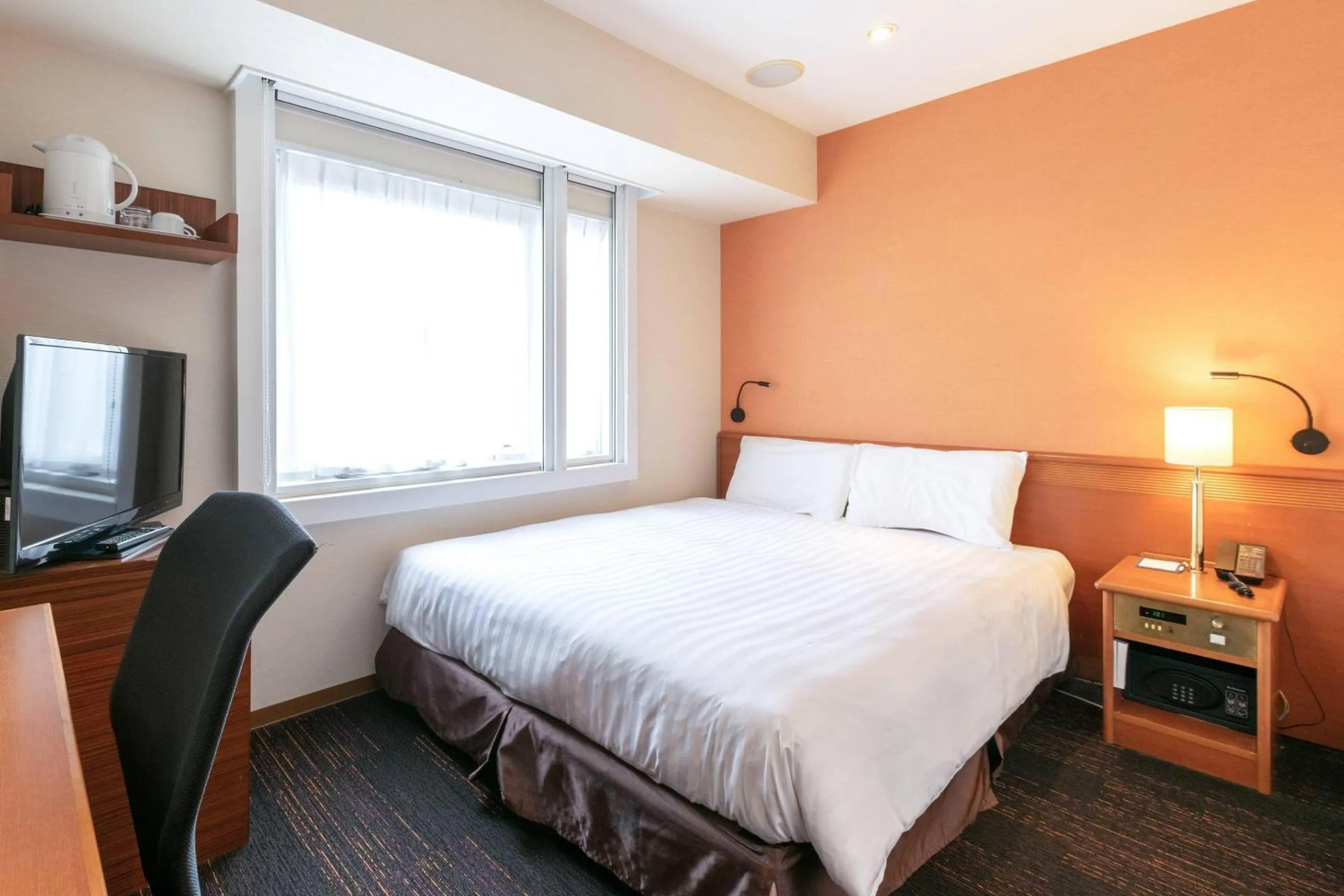 Bedroom, Bed in Comfort Inn Tokyo Roppongi